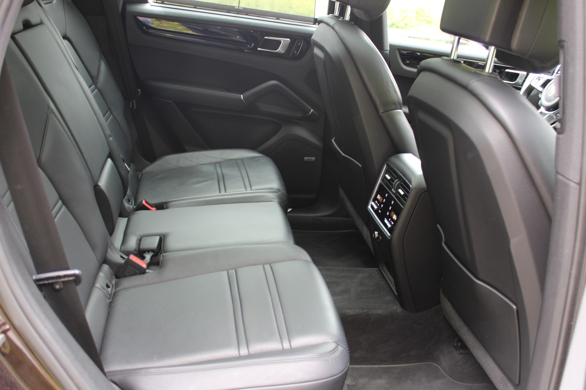 PORSCHE Cayenne E-Hybrid-image-9