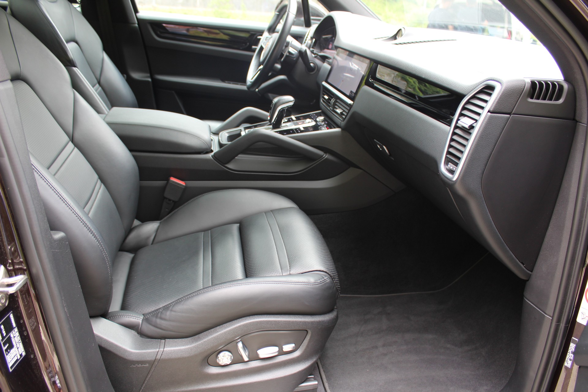 PORSCHE Cayenne E-Hybrid-image-12