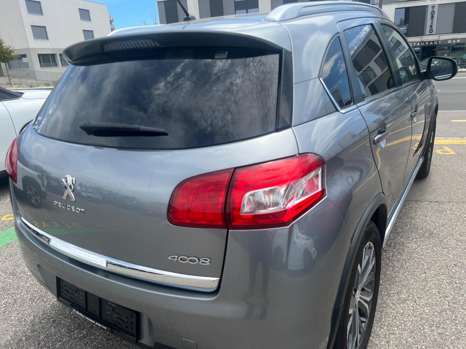 PEUGEOT 4008 1.8 HDi Allure 4WD-image-2