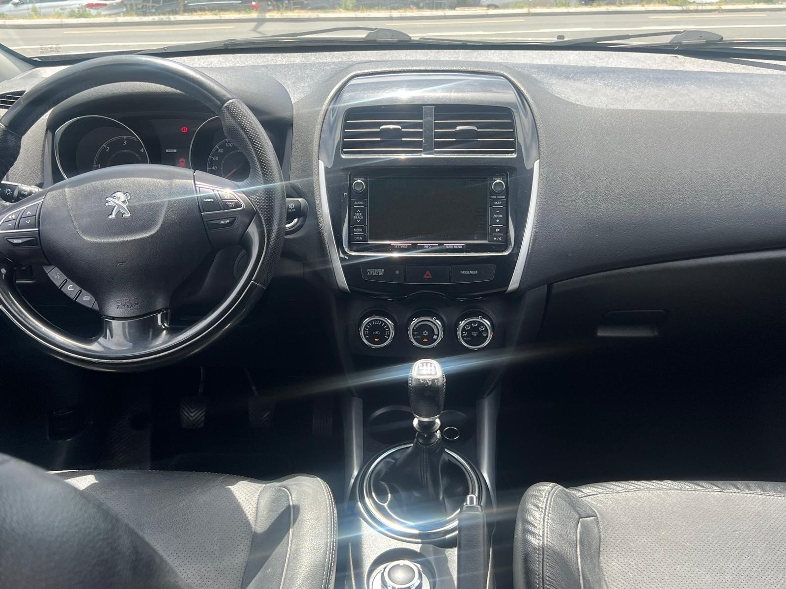 PEUGEOT 4008 1.8 HDi Allure 4WD-image-16