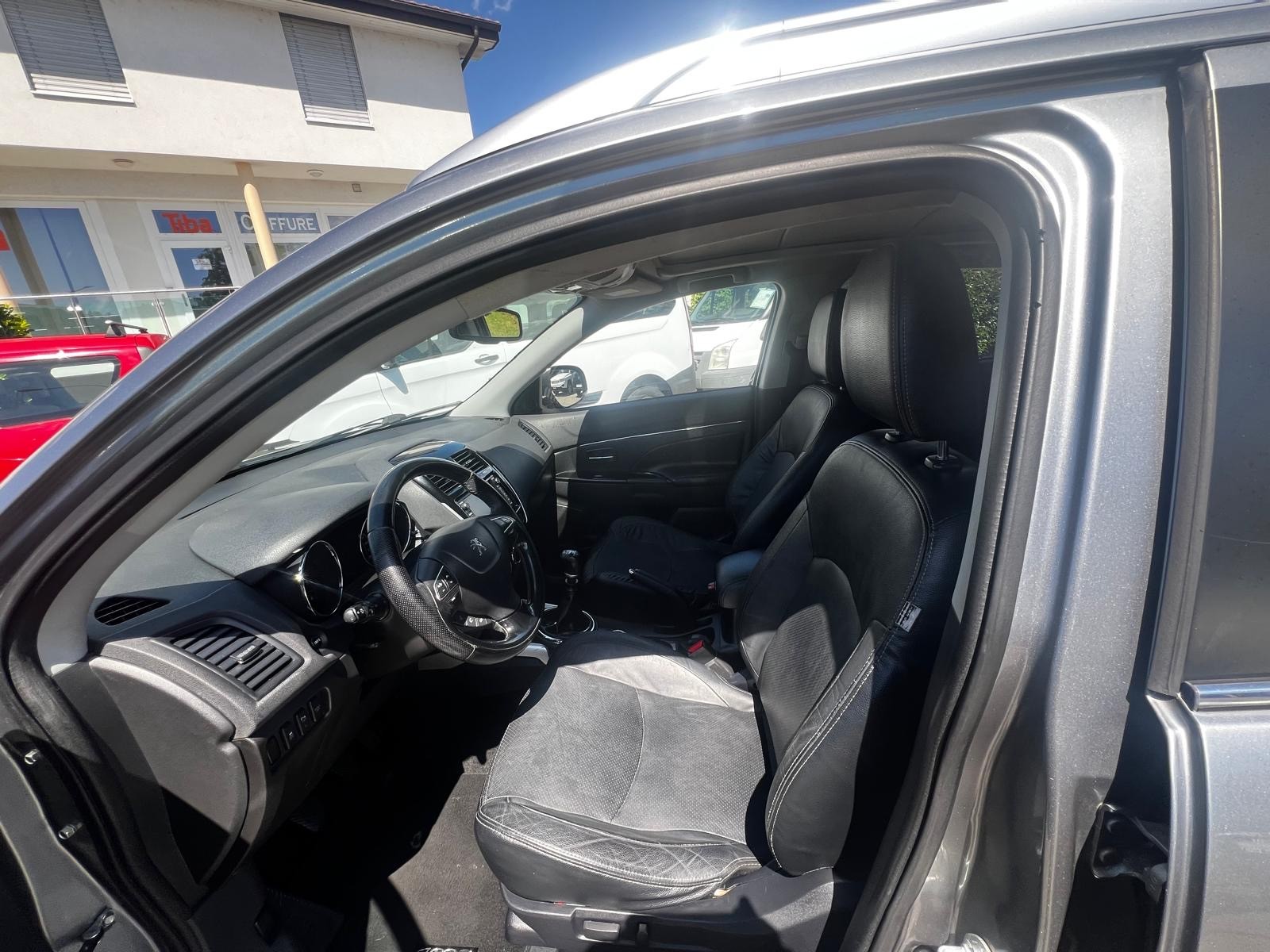 PEUGEOT 4008 1.8 HDi Allure 4WD-image-15