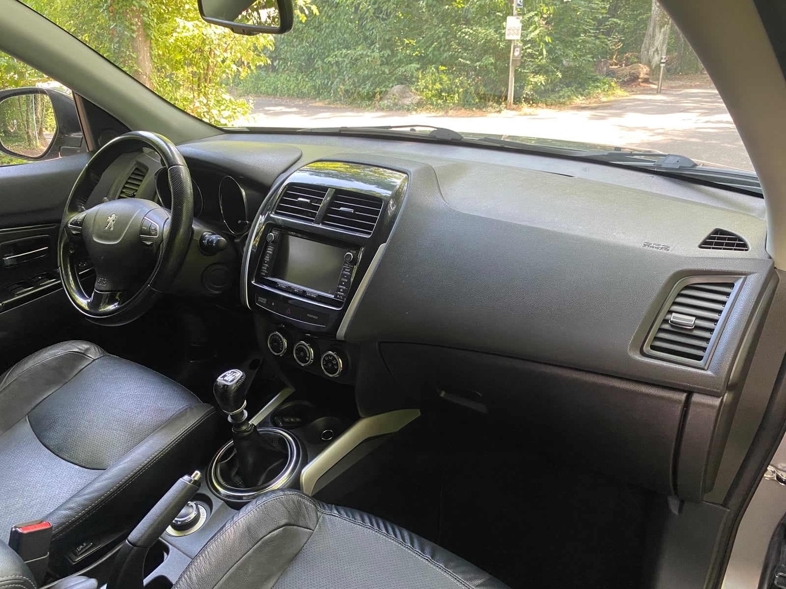 PEUGEOT 4008 1.8 HDi Allure 4WD-image-10