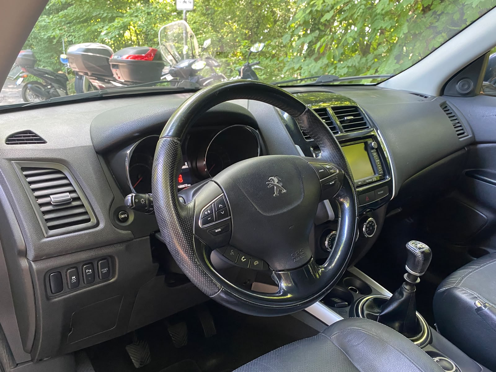 PEUGEOT 4008 1.8 HDi Allure 4WD-image-8