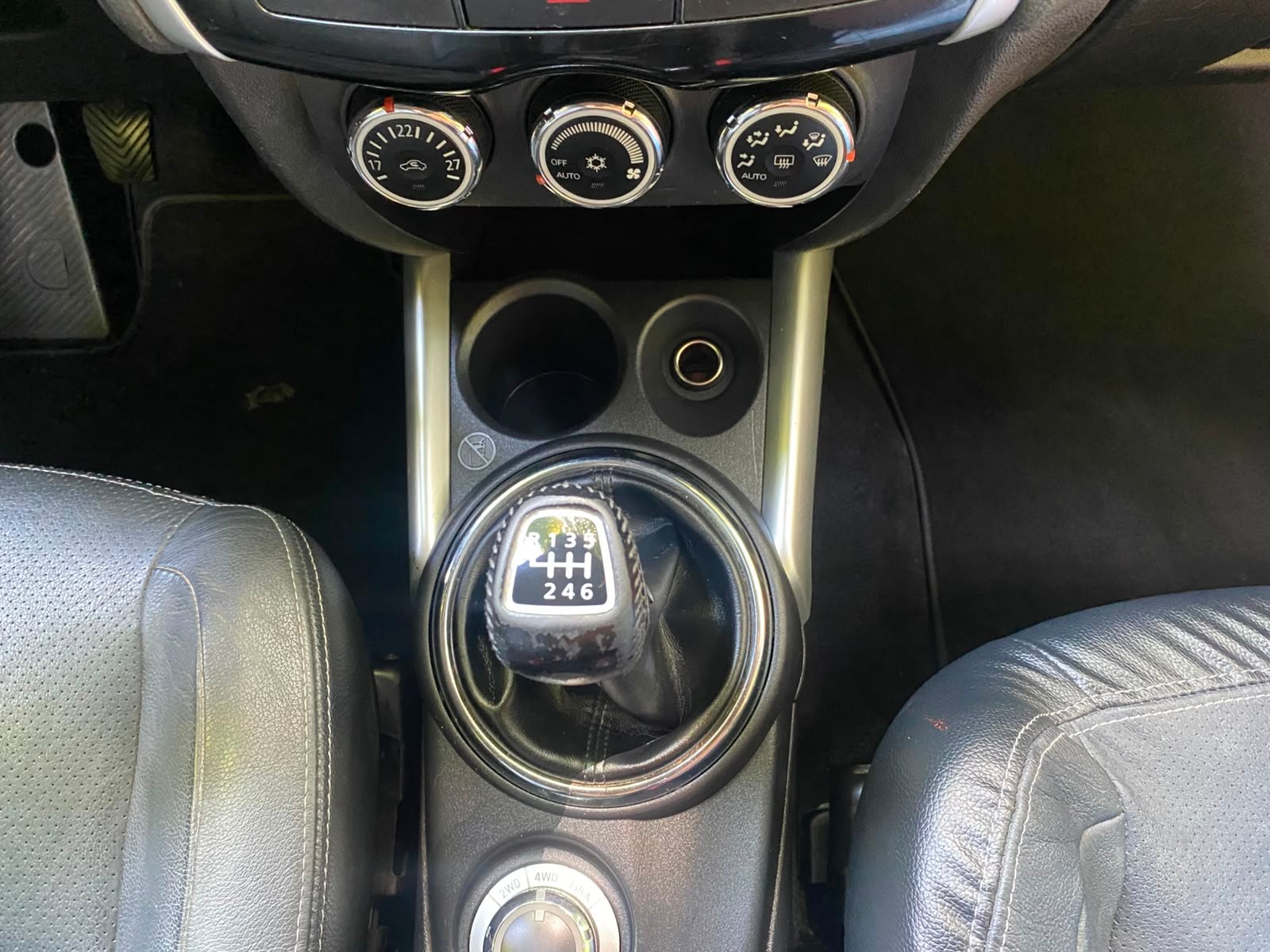 PEUGEOT 4008 1.8 HDi Allure 4WD-image-19