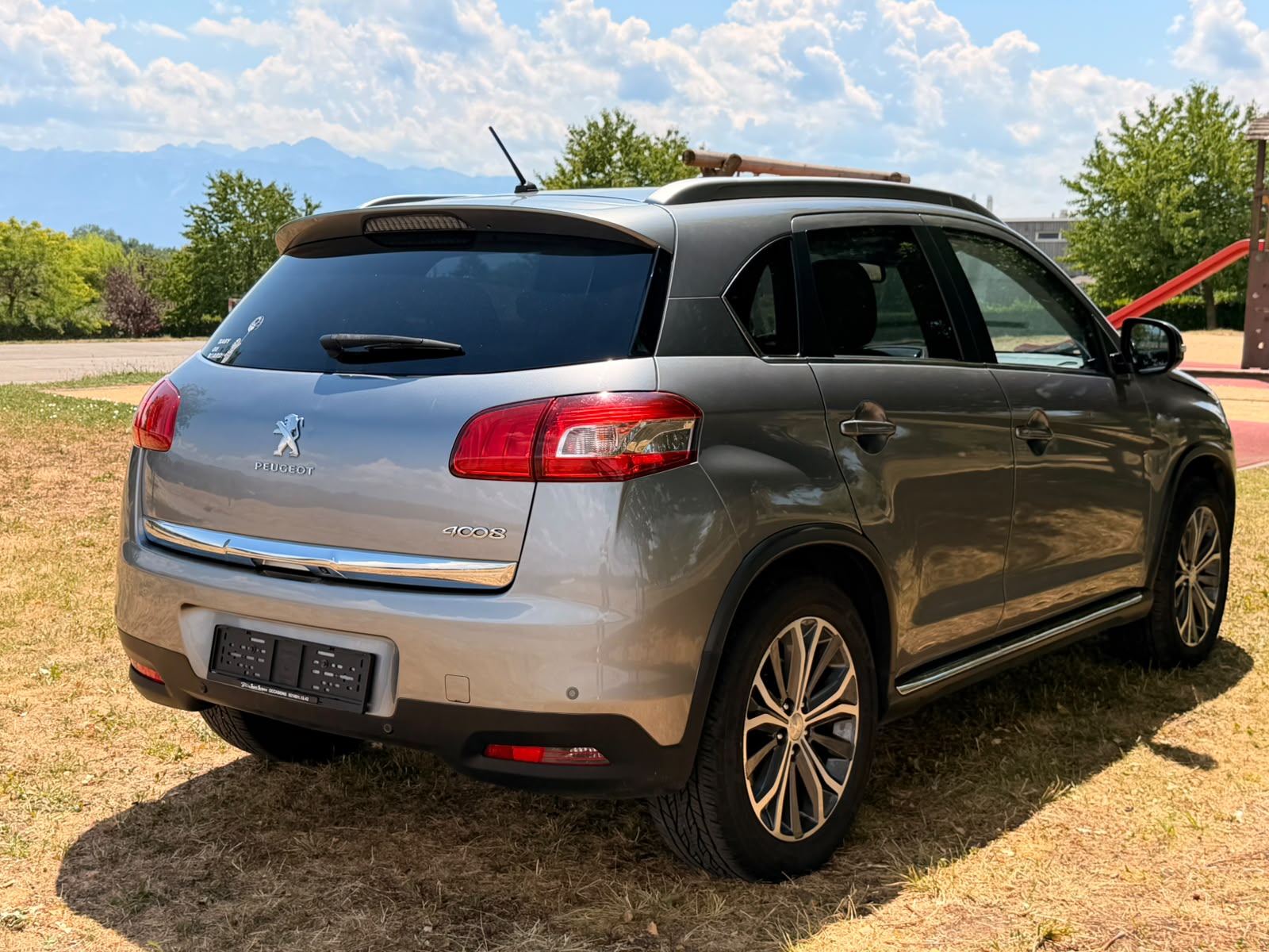 PEUGEOT 4008 1.8 HDi Allure 4WD-image-5