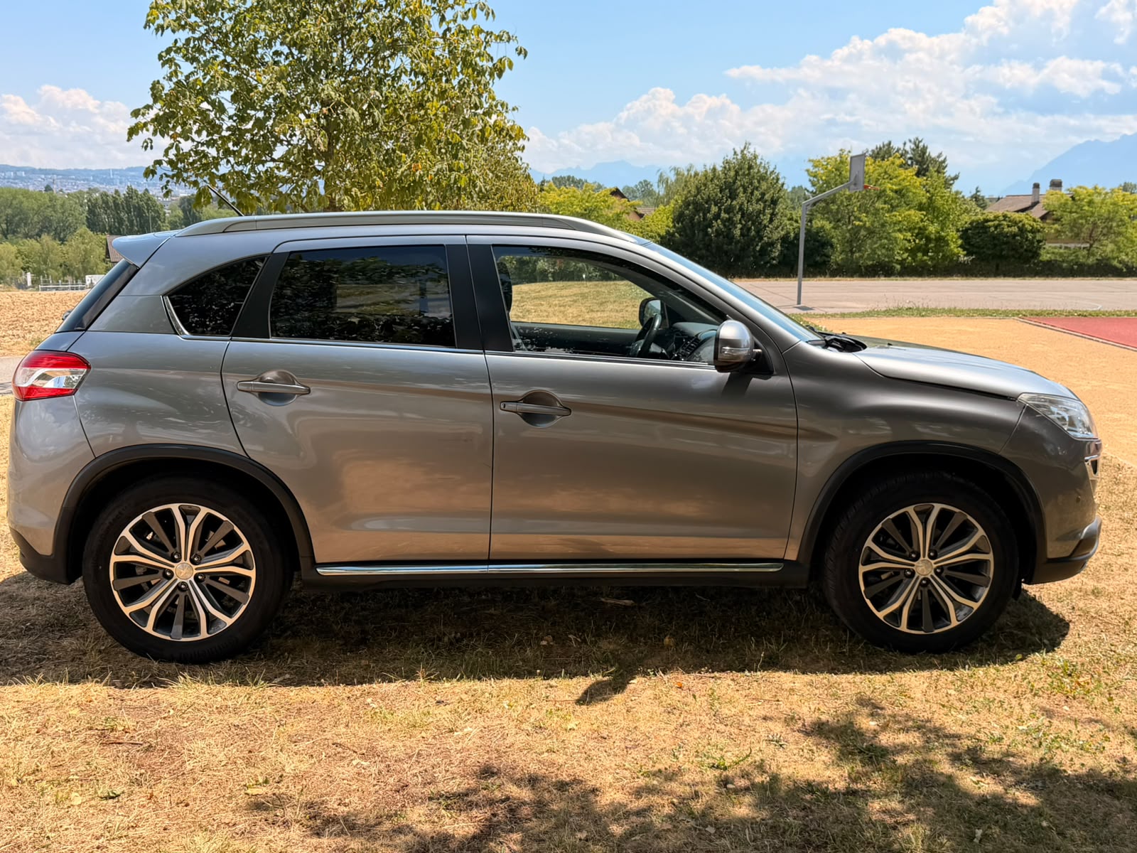 PEUGEOT 4008 1.8 HDi Allure 4WD-image-6