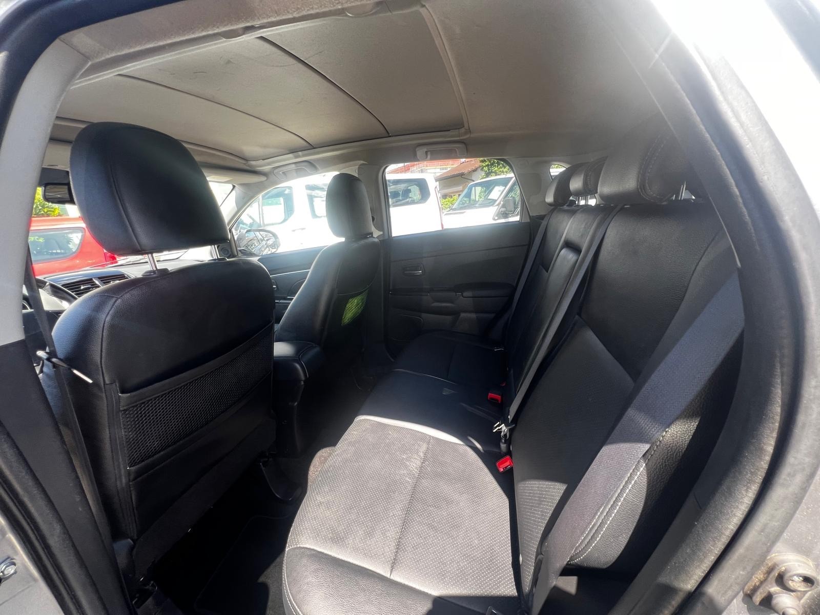 PEUGEOT 4008 1.8 HDi Allure 4WD-image-14
