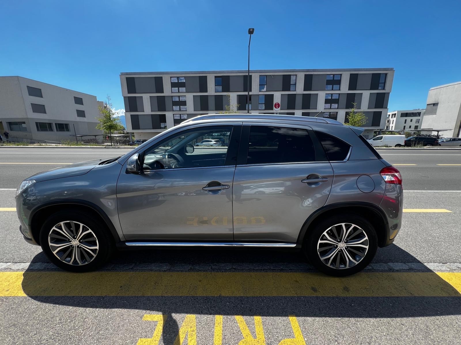 PEUGEOT 4008 1.8 HDi Allure 4WD-image-3