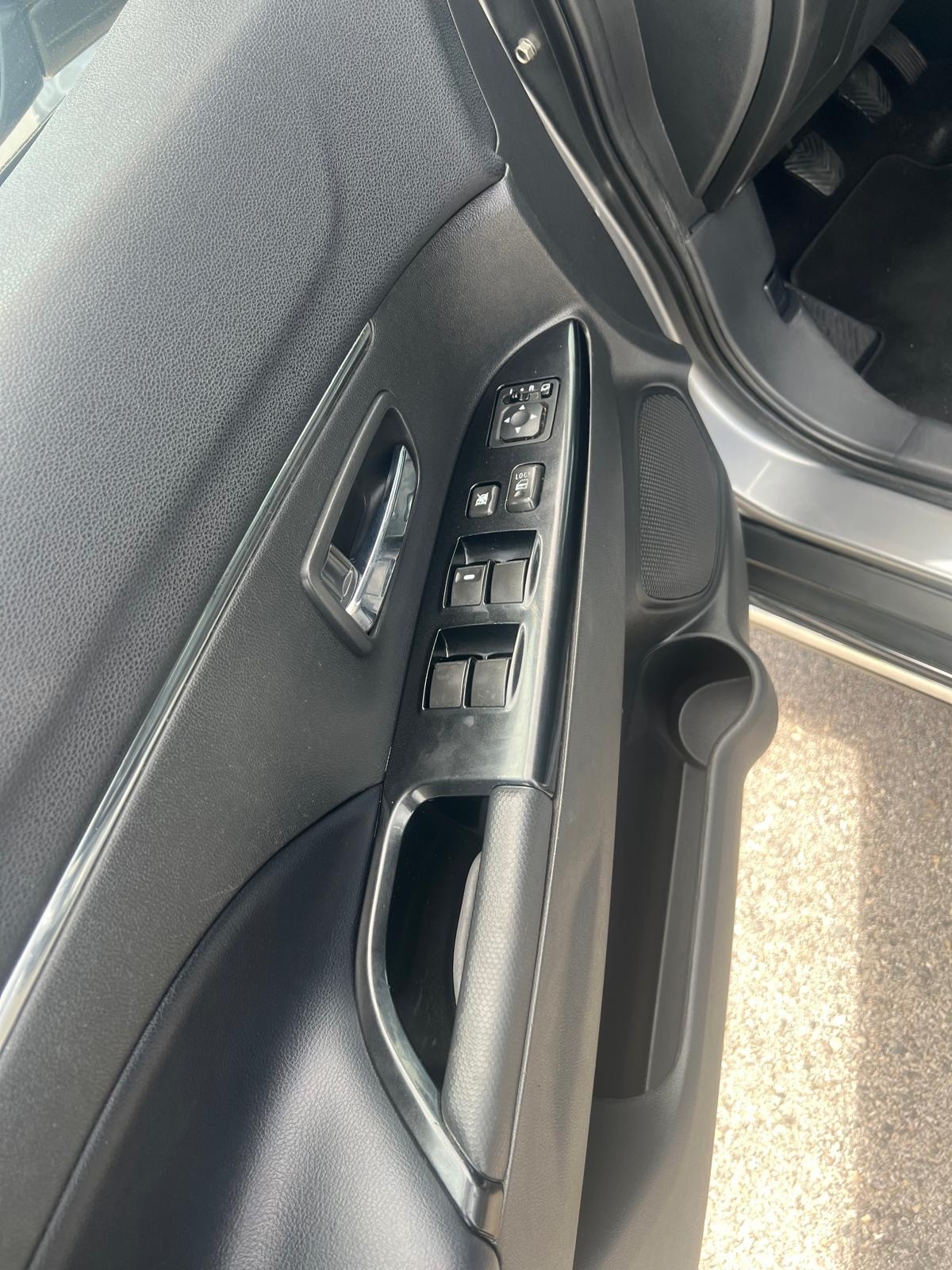 PEUGEOT 4008 1.8 HDi Allure 4WD-image-11
