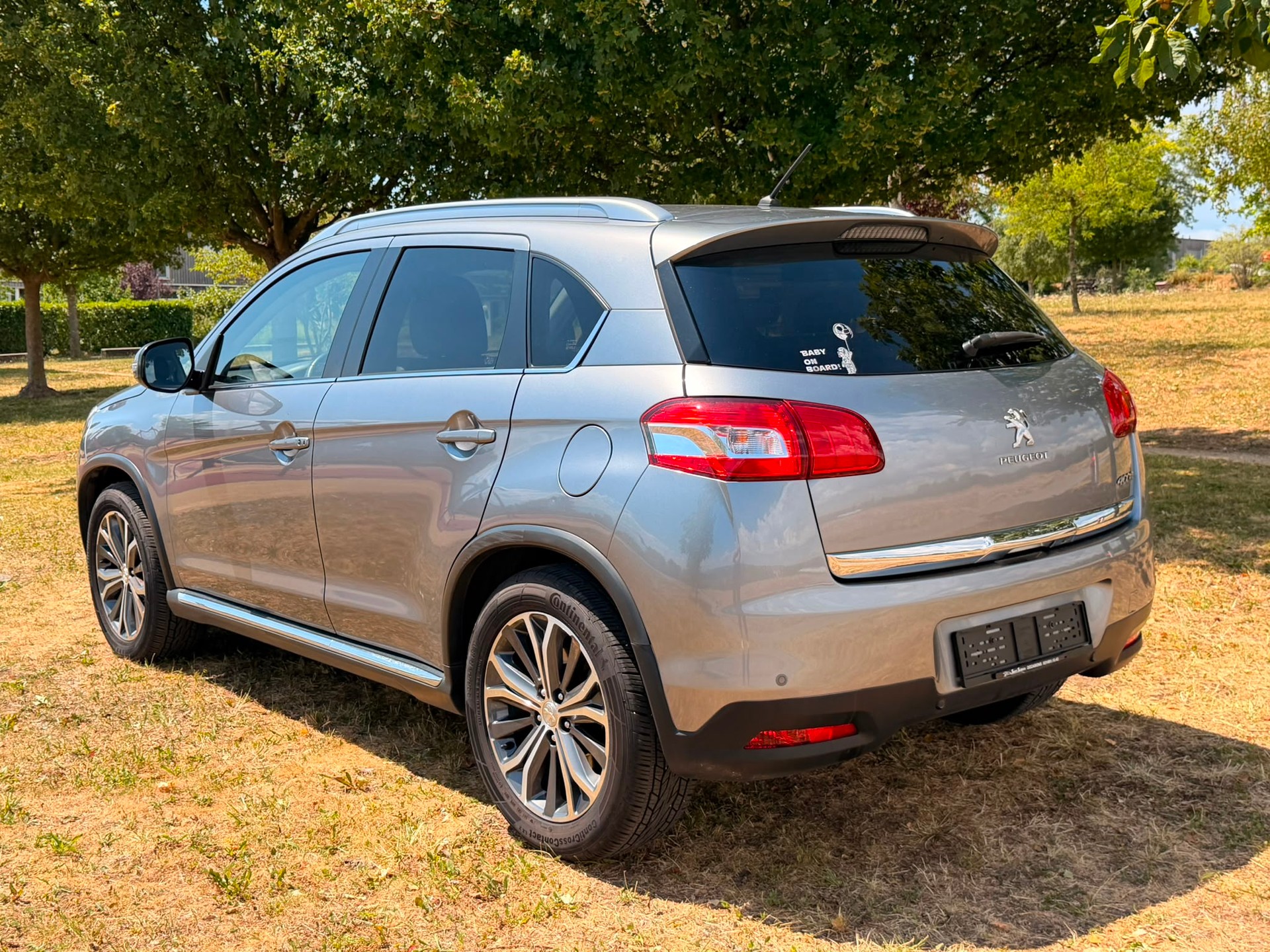PEUGEOT 4008 1.8 HDi Allure 4WD-showroom-element-3