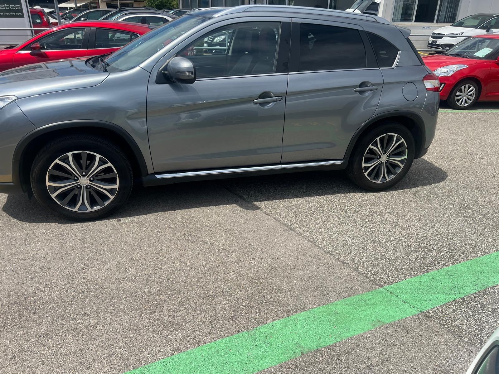 PEUGEOT 4008 1.8 HDi Allure 4WD-image-5