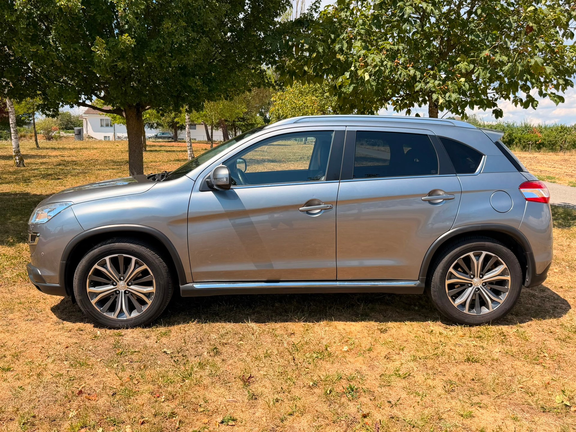 PEUGEOT 4008 1.8 HDi Allure 4WD-showroom-element-2