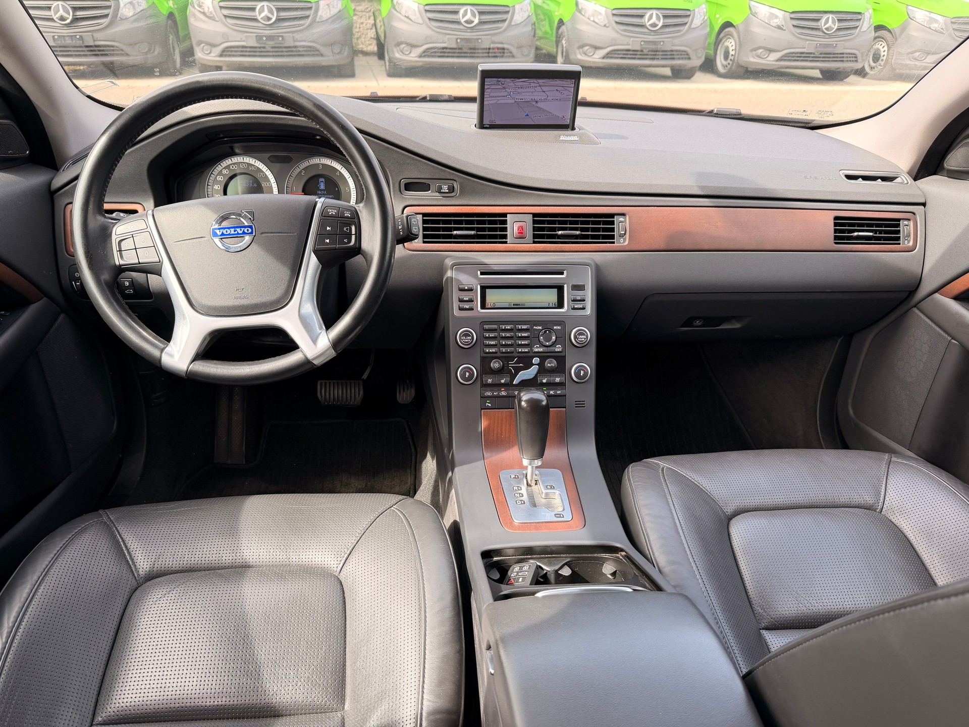 VOLVO V70 D5 AWD Momentum Geartronic-image-5