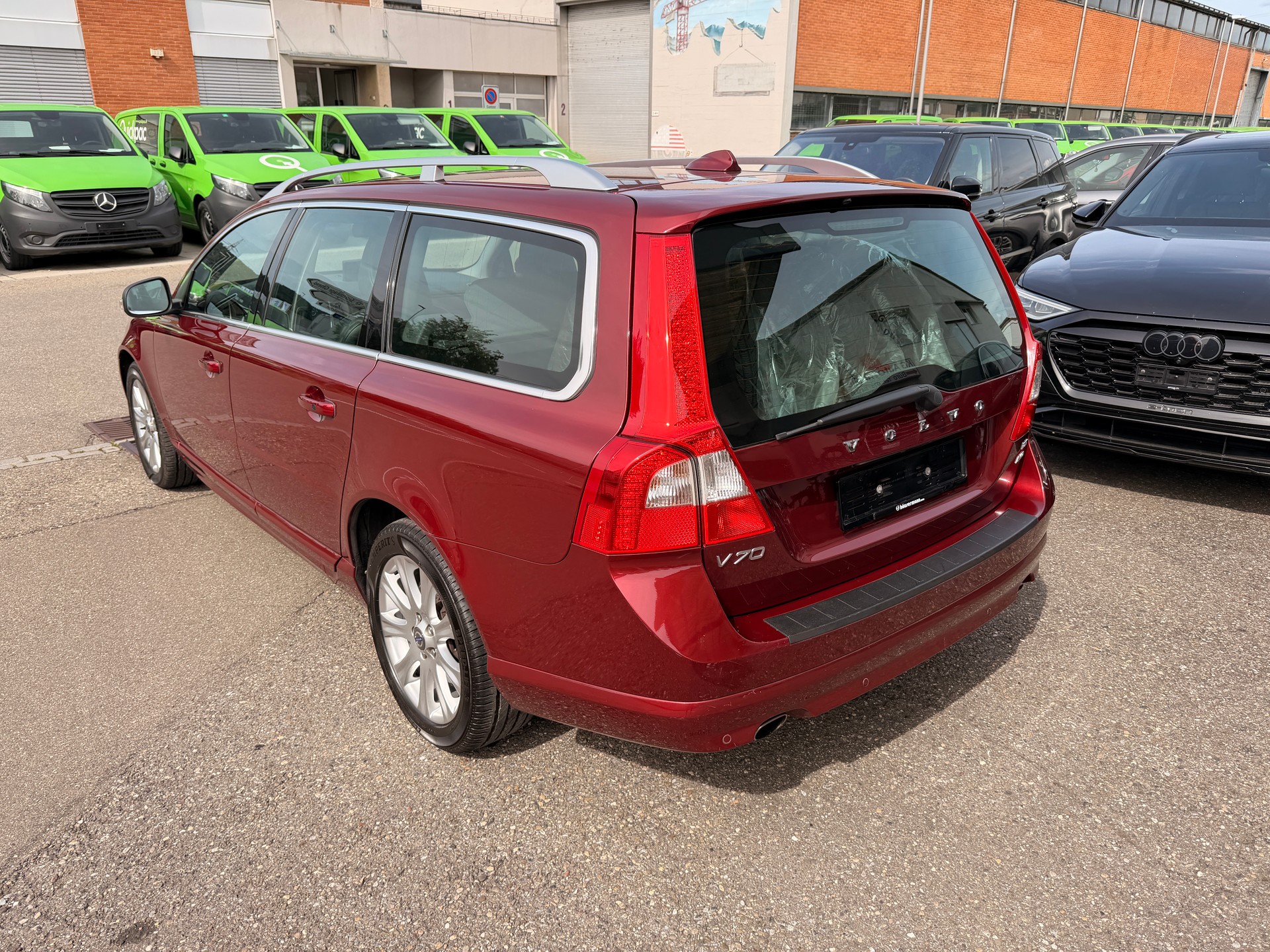 VOLVO V70 D5 AWD Momentum Geartronic-image-2