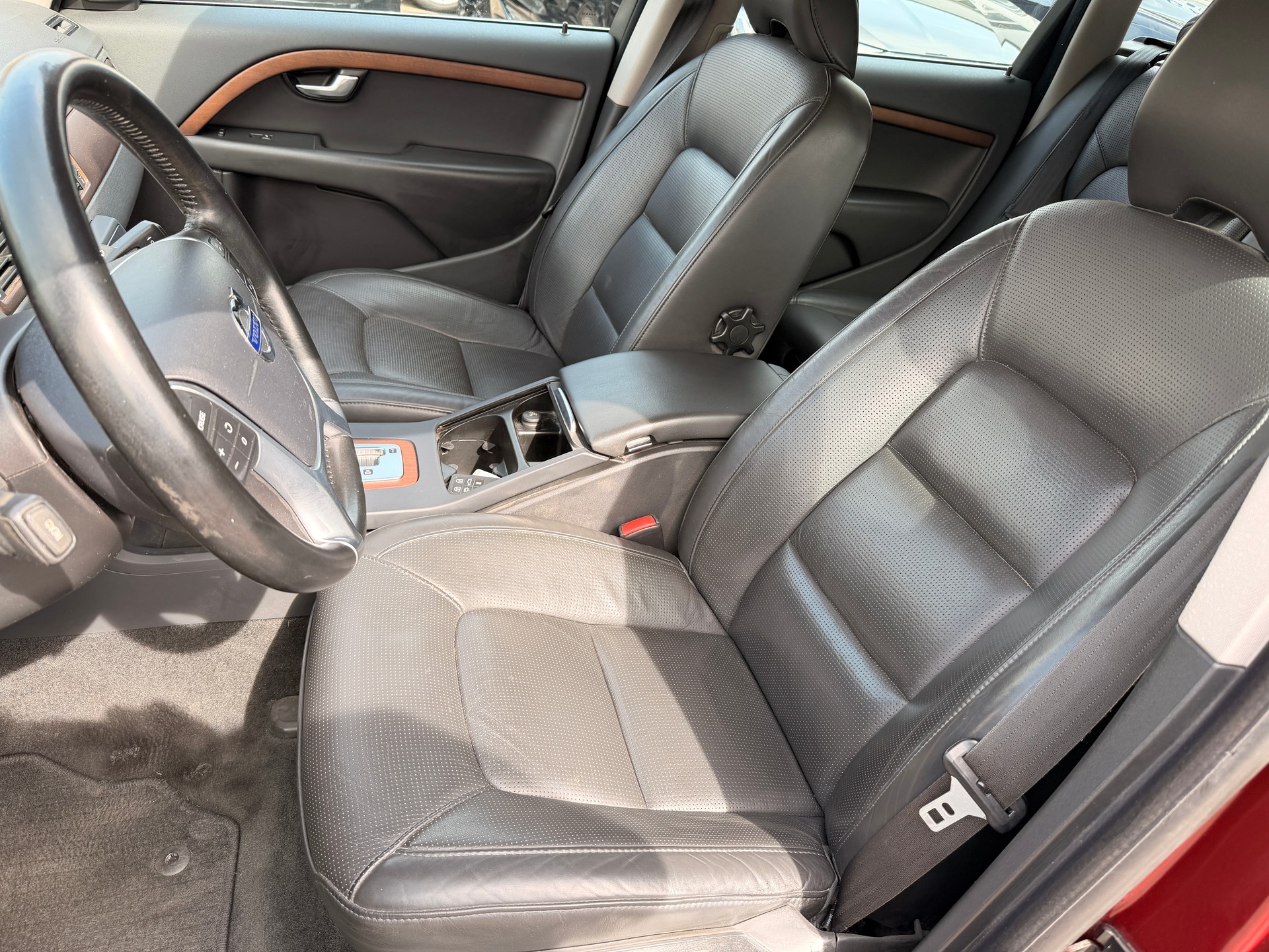 VOLVO V70 D5 AWD Momentum Geartronic-image-6