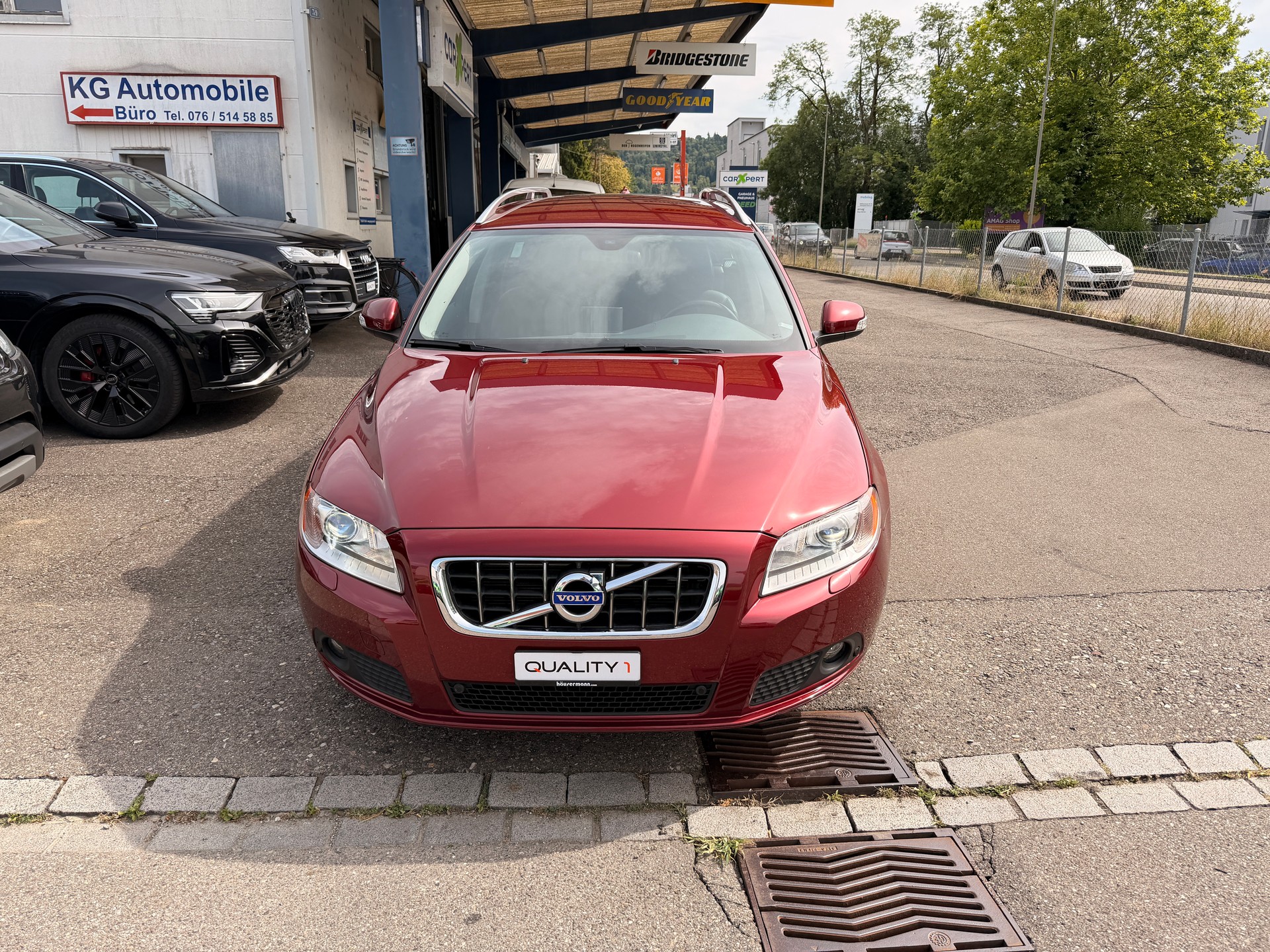 VOLVO V70 D5 AWD Momentum Geartronic-image-1