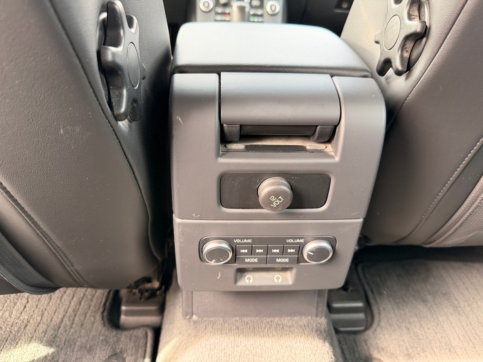 VOLVO V70 D5 AWD Momentum Geartronic-image-10