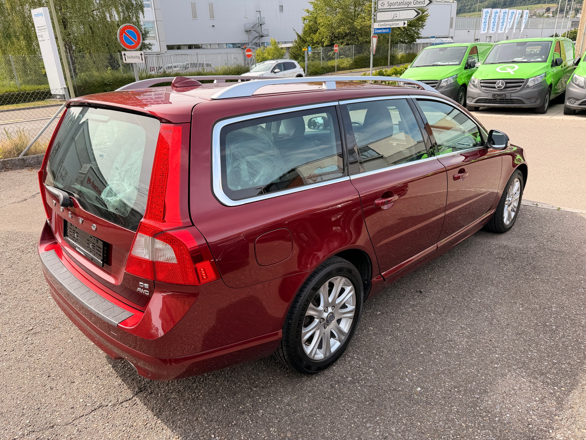 VOLVO V70 D5 AWD Momentum Geartronic-image-4