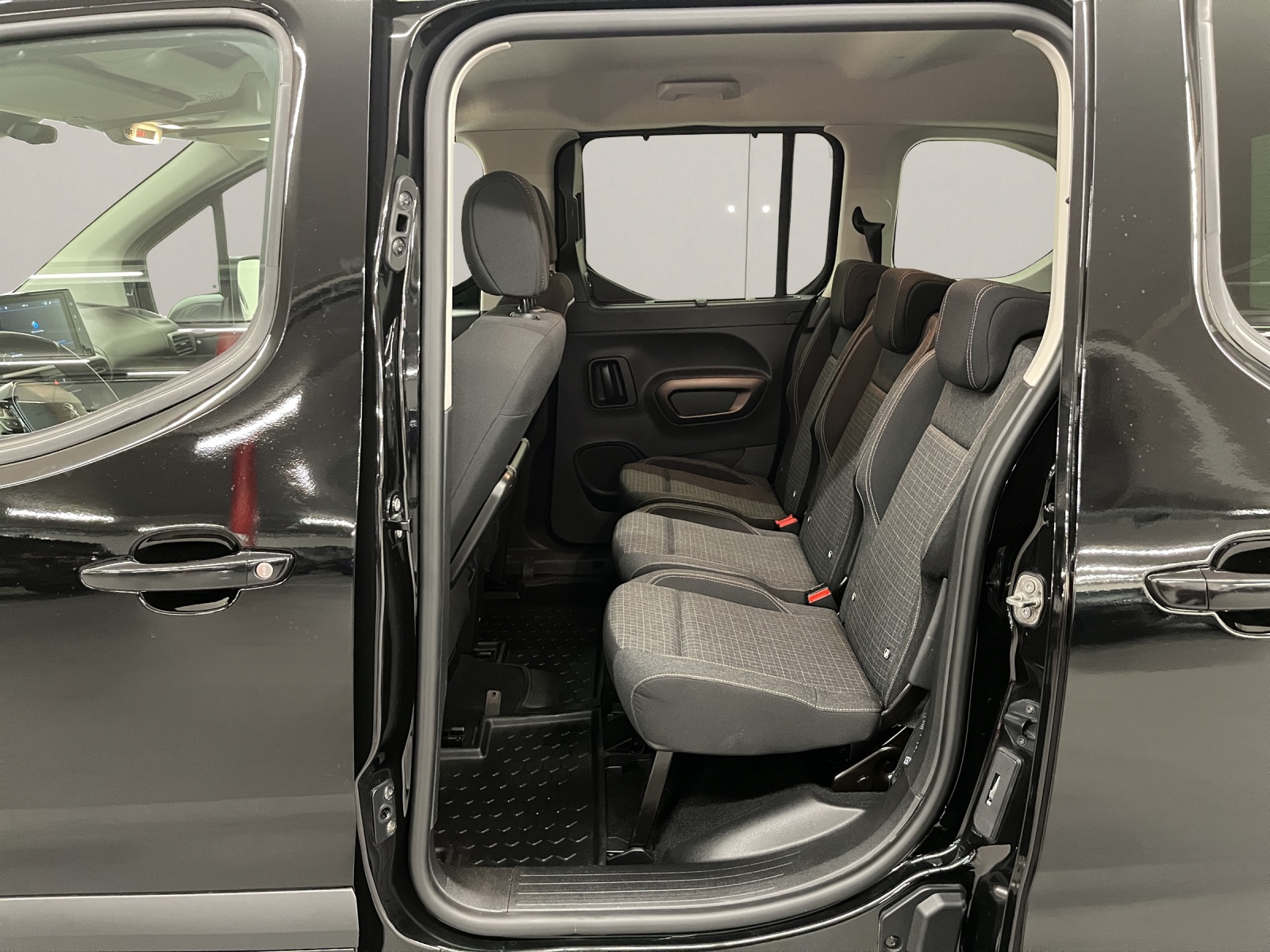 PEUGEOT Rifter 1.2 PureTech GT Line-image-13
