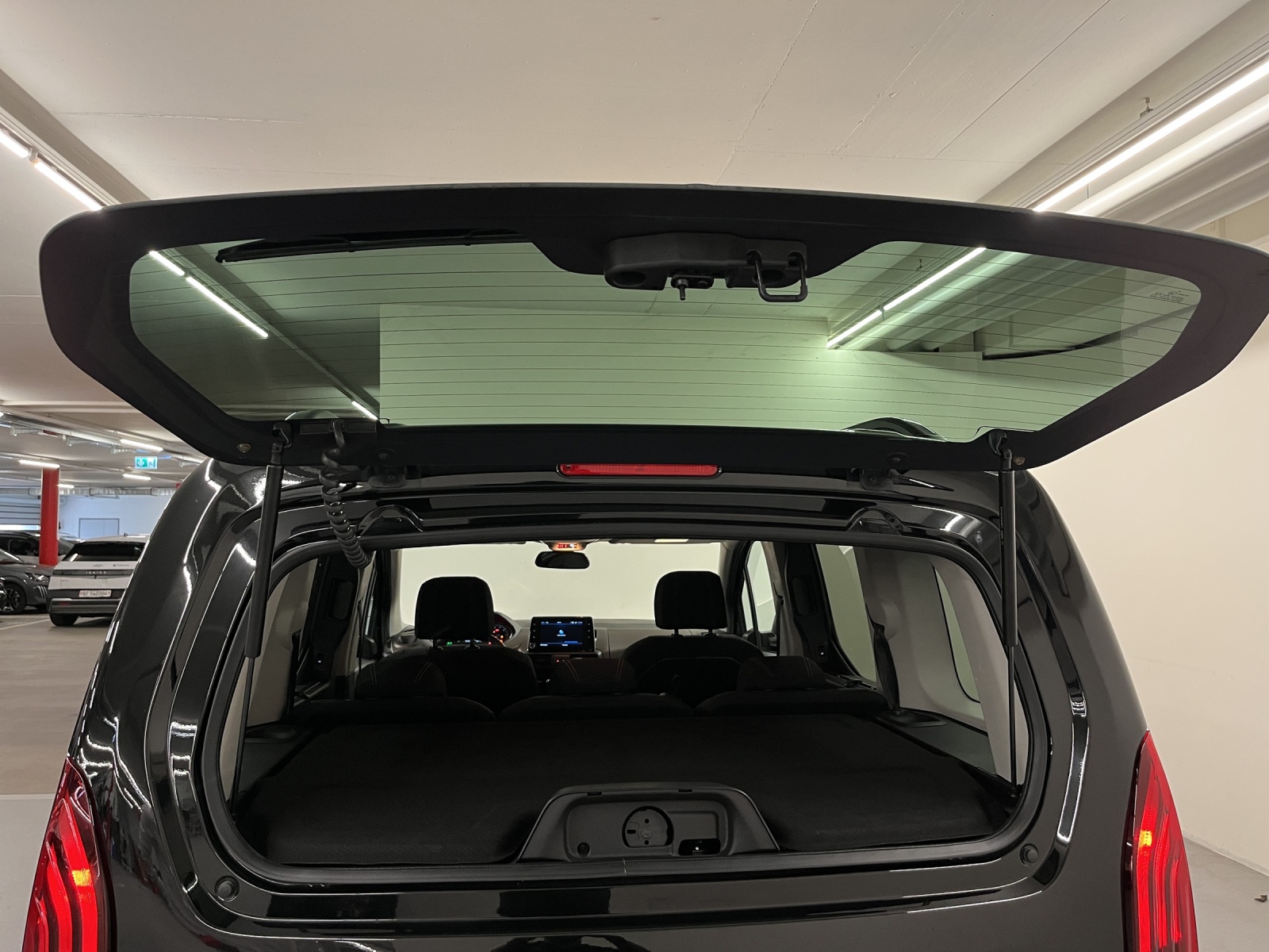 PEUGEOT Rifter 1.2 PureTech GT Line-image-14