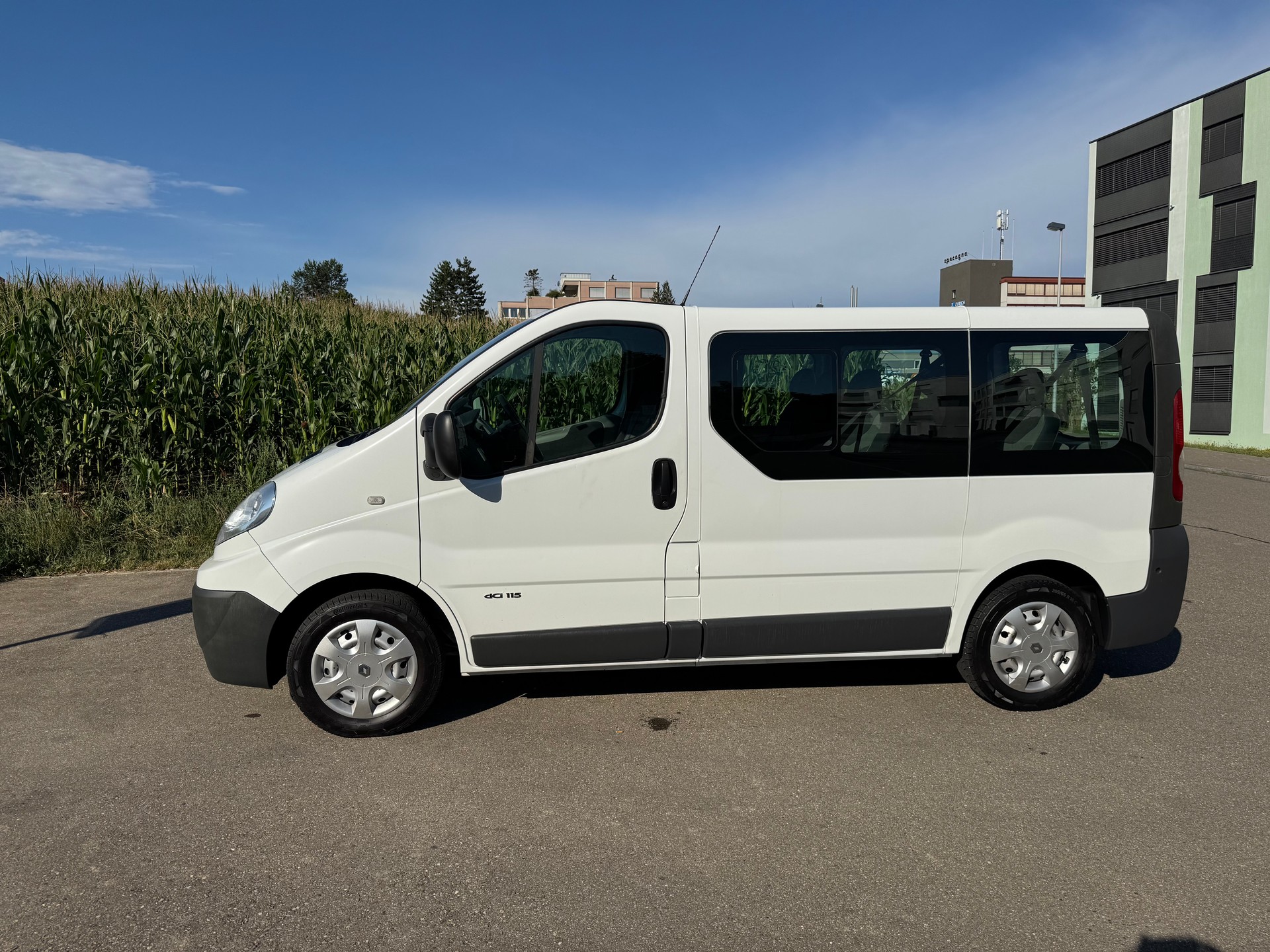RENAULT RENAULT Trafic 2.0 dci 115 Grand passenger Black (9) Platz Edition-image-3