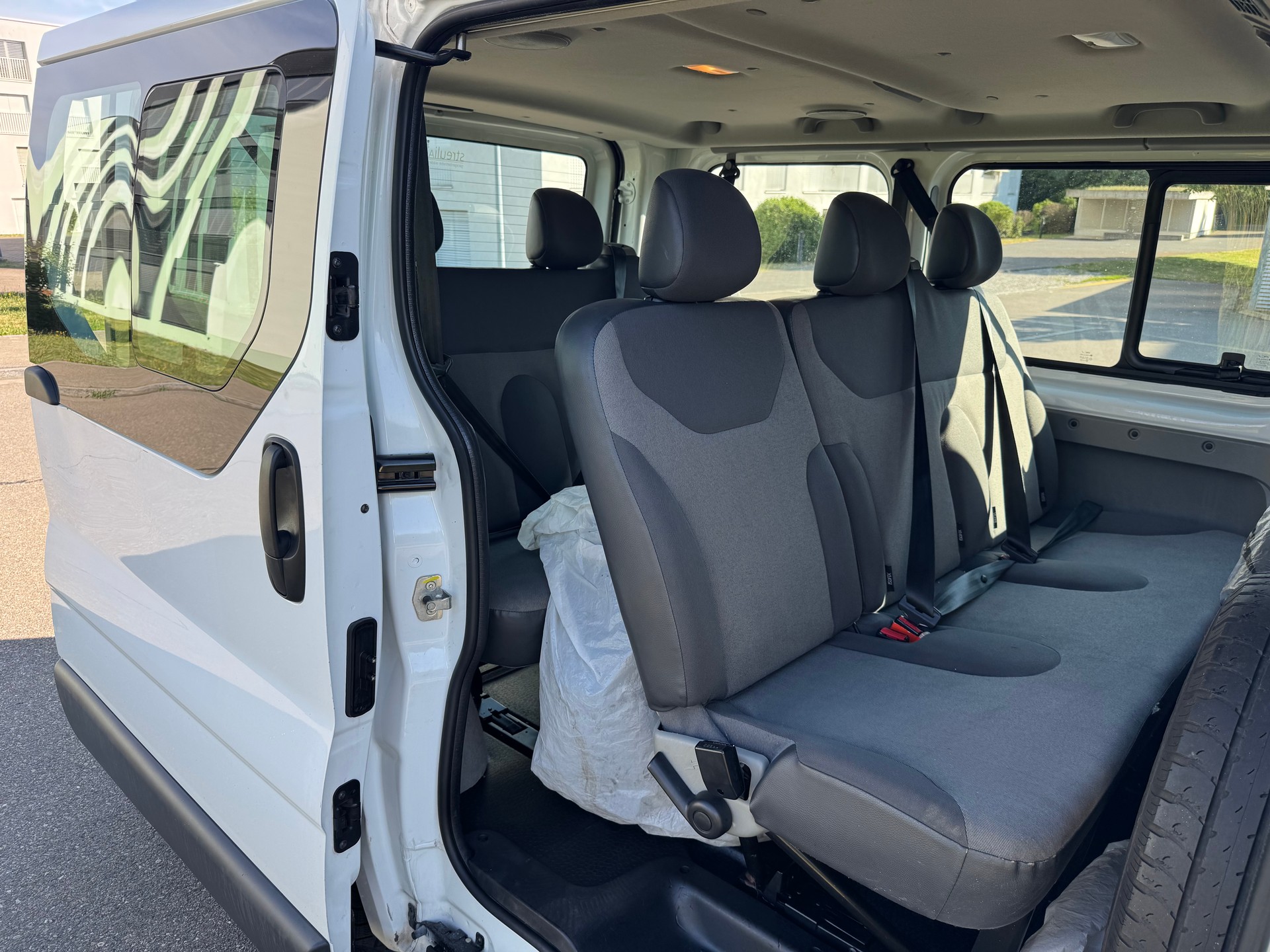 RENAULT RENAULT Trafic 2.0 dci 115 Grand passenger Black (9) Platz Edition-image-9