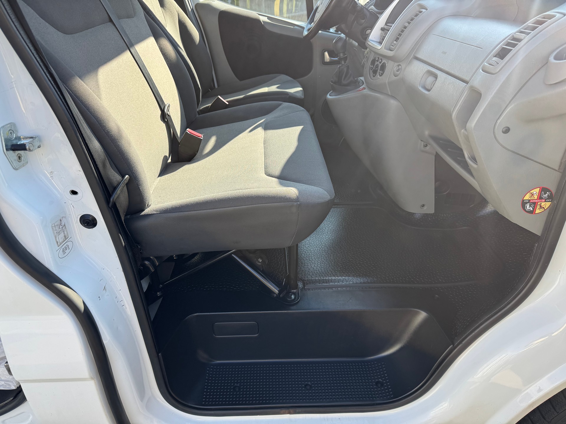 RENAULT RENAULT Trafic 2.0 dci 115 Grand passenger Black (9) Platz Edition-image-8
