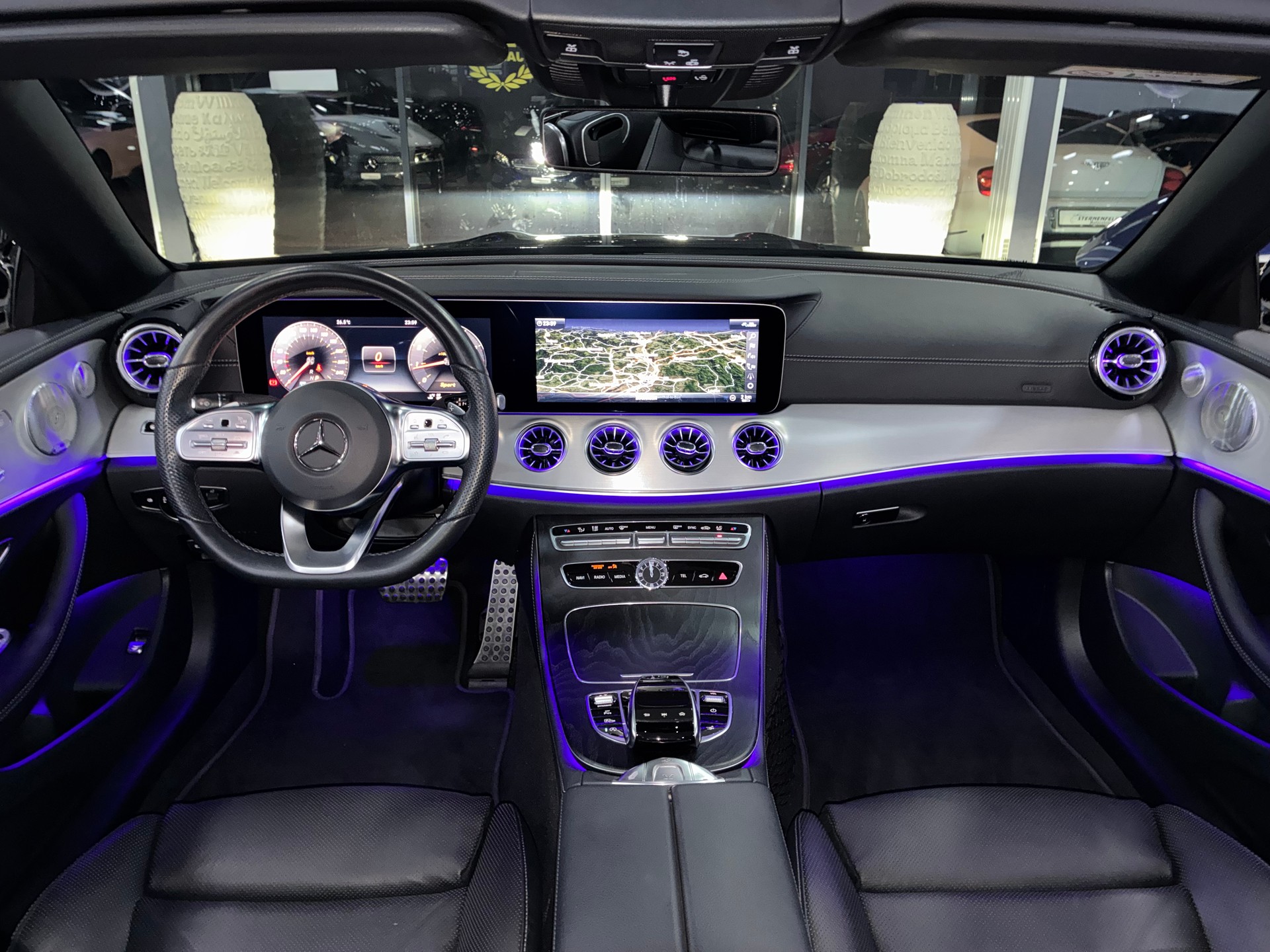 MERCEDES-BENZ E 200 Cabriolet AMG Line 4 Matic 9G-Tronic-image-8