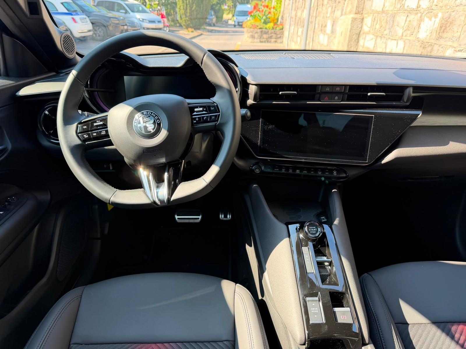 ALFA ROMEO Junior 1.2 48V Hybrid Junior TI-image-4