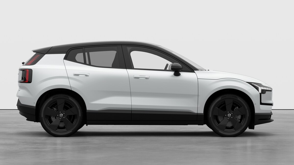 VOLVO EX30 E60 Twin Ultra Performance Sw. Black Ed. AWD-image-3