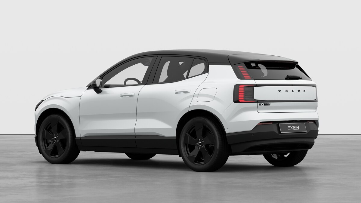 VOLVO EX30 E60 Twin Ultra Performance Sw. Black Ed. AWD-image-1