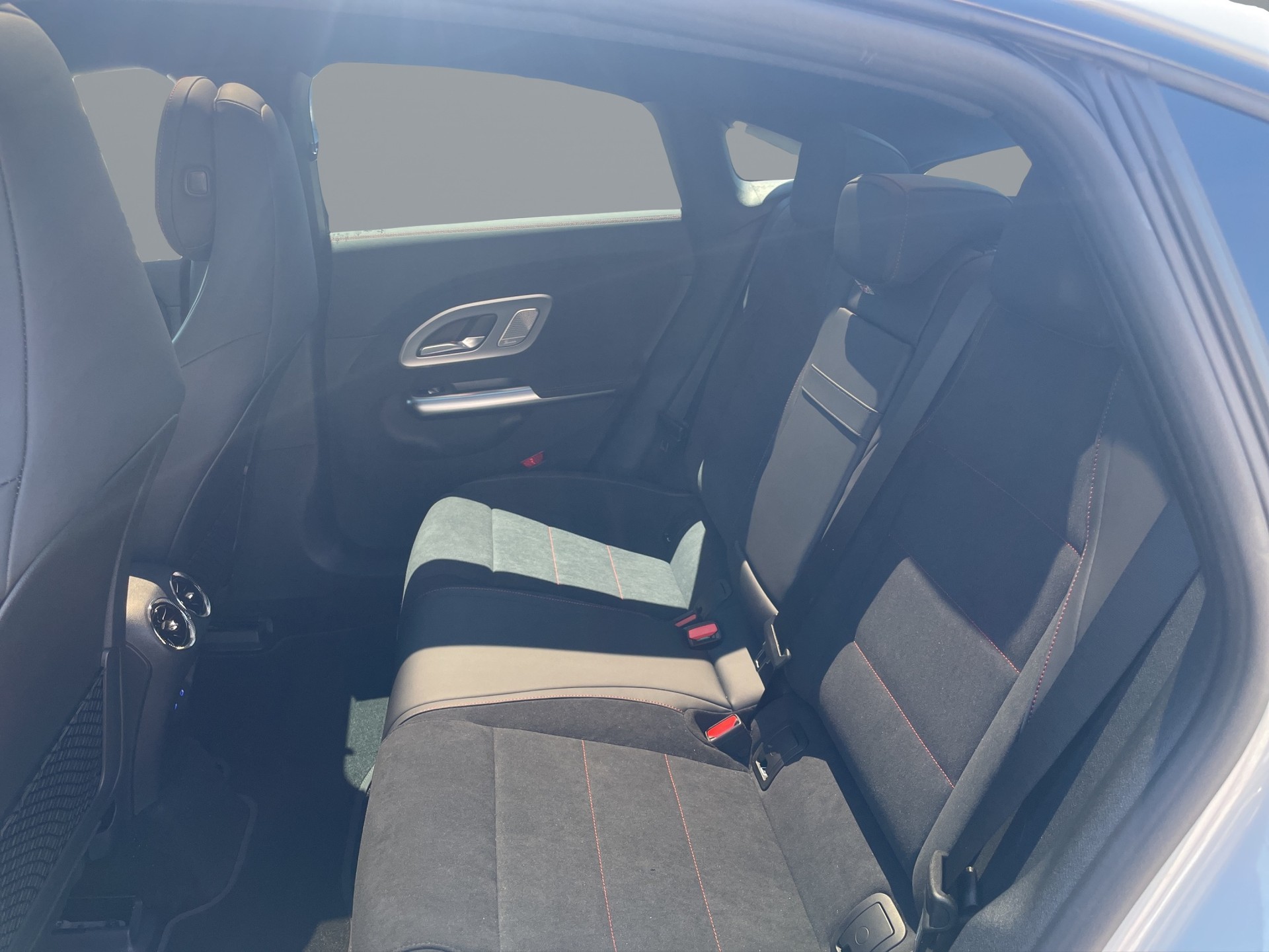 MERCEDES-BENZ CLA 350 4 Matic 85 kWh EQ-image-10
