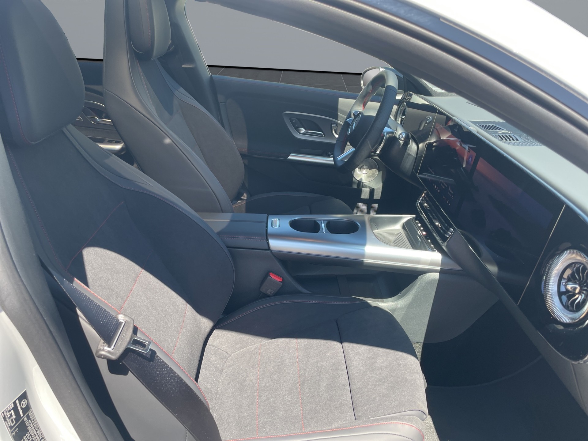 MERCEDES-BENZ CLA 350 4 Matic 85 kWh EQ-image-9