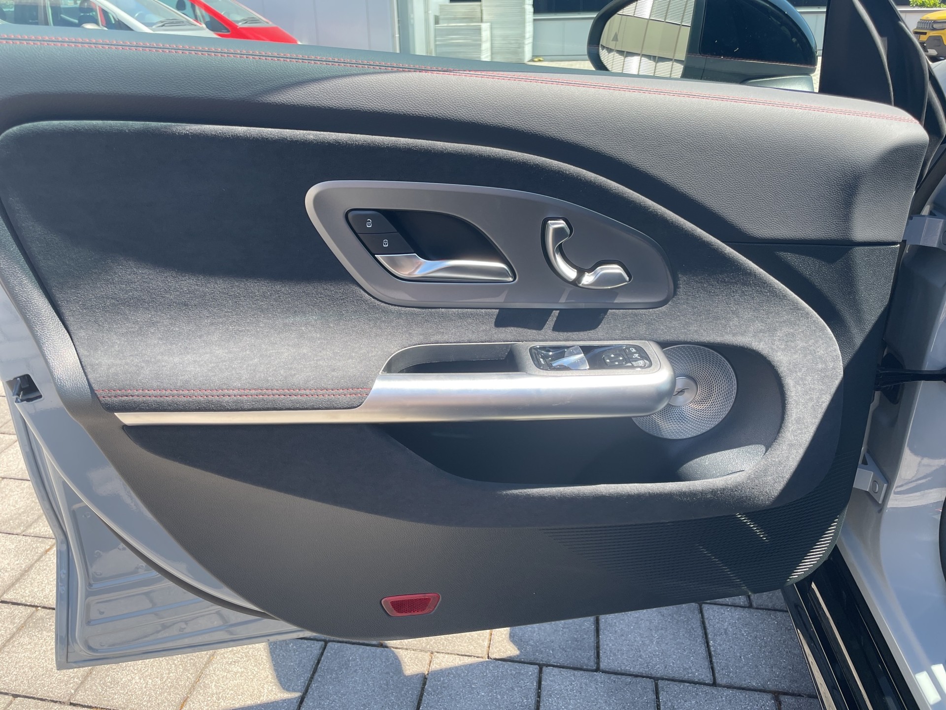 MERCEDES-BENZ CLA 350 4 Matic 85 kWh EQ-image-11