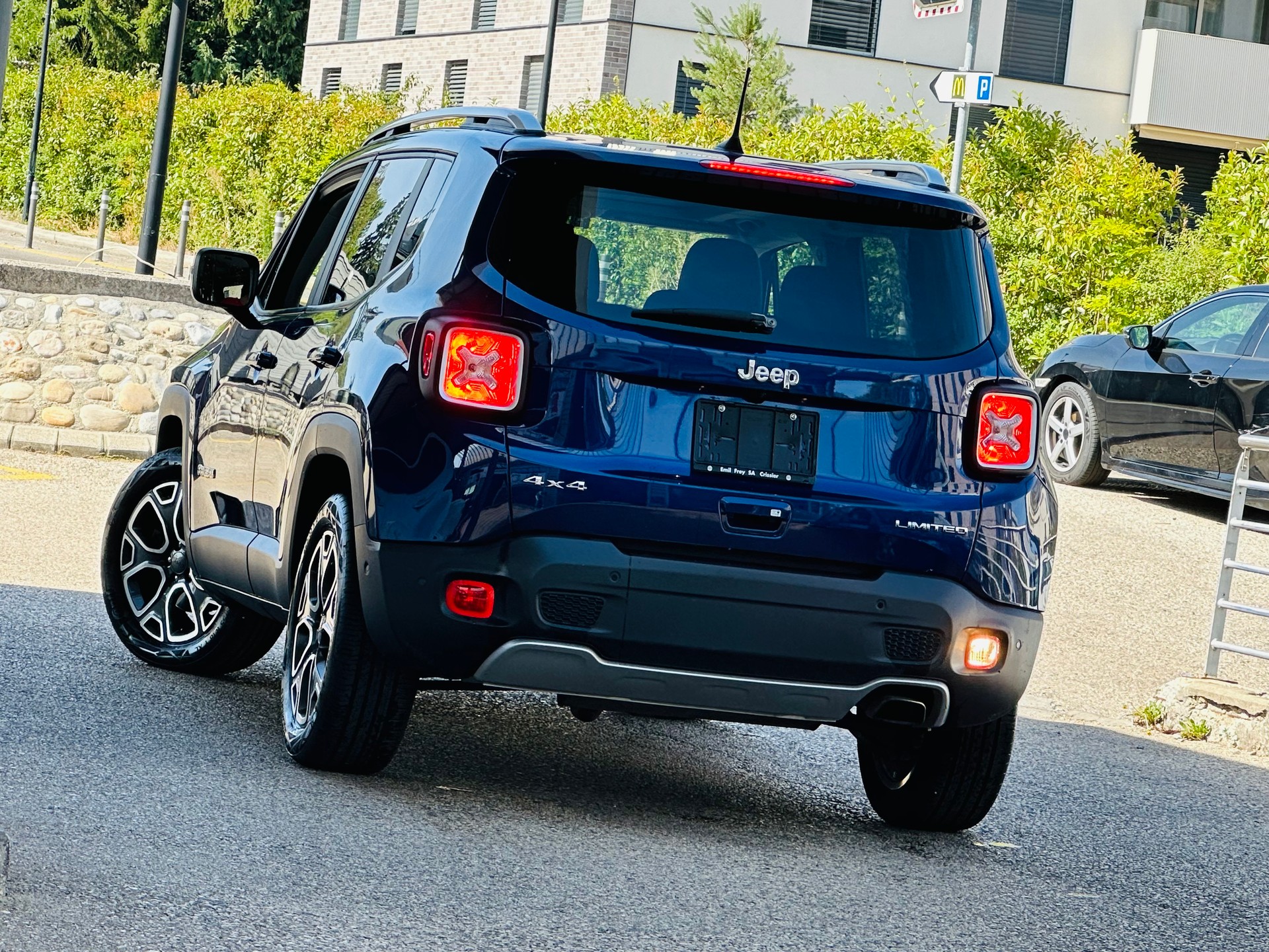 JEEP Renegade 1.4 Turbo Limited AWD-image-8