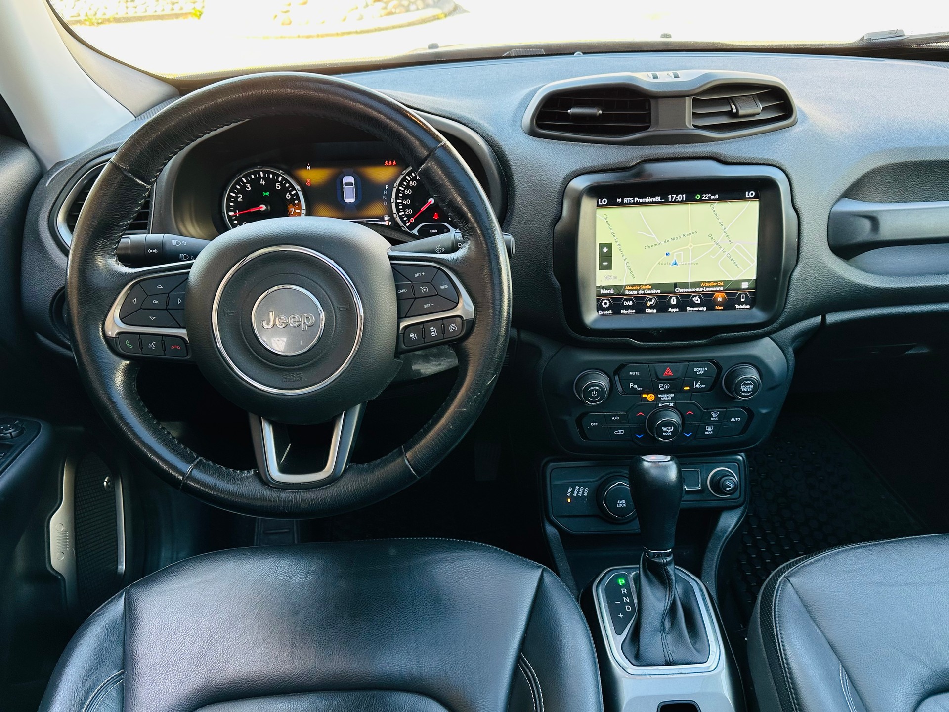 JEEP Renegade 1.4 Turbo Limited AWD-image-11
