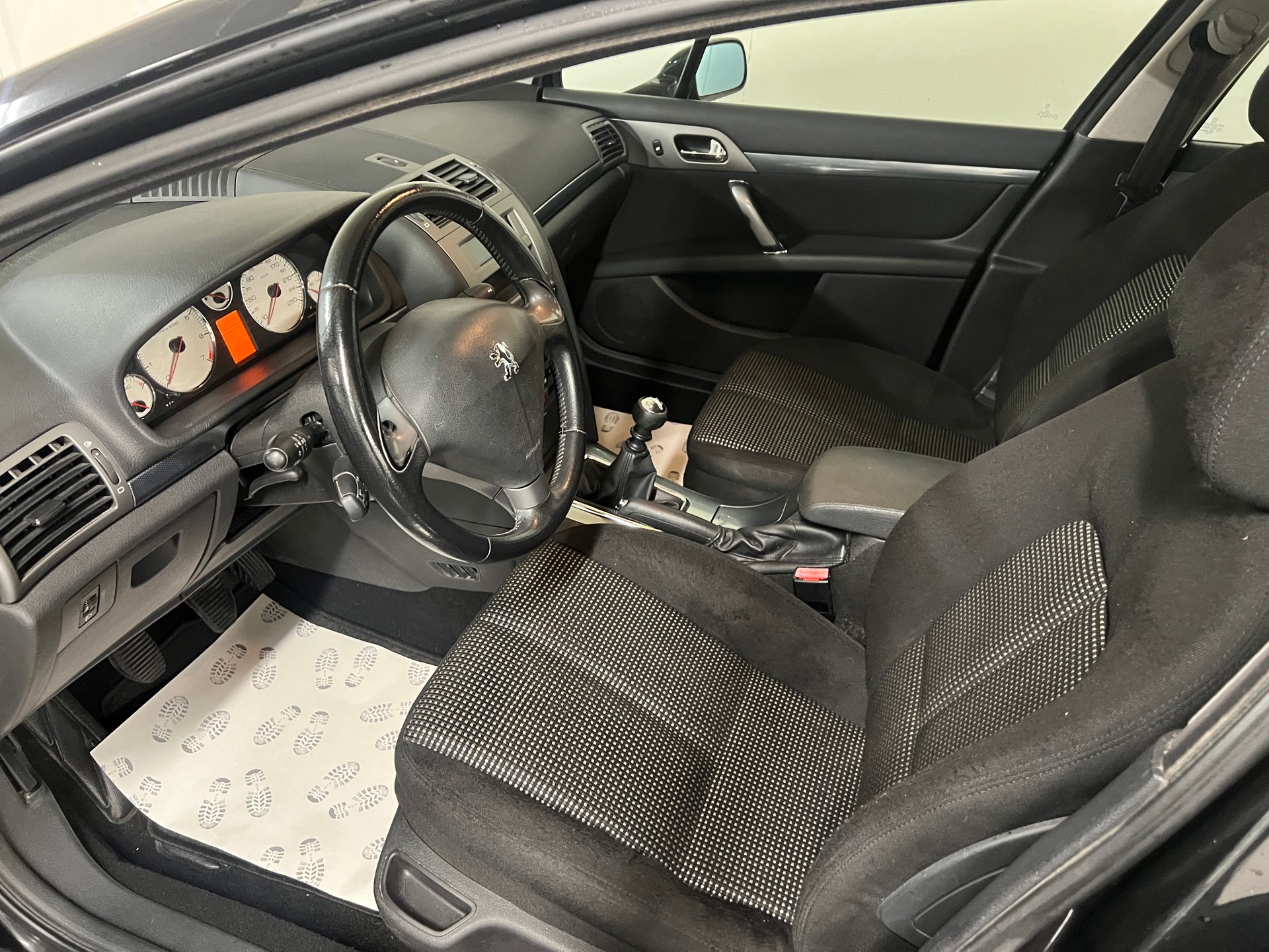 PEUGEOT 407 SW 2.2 ST Dynamic-image-9