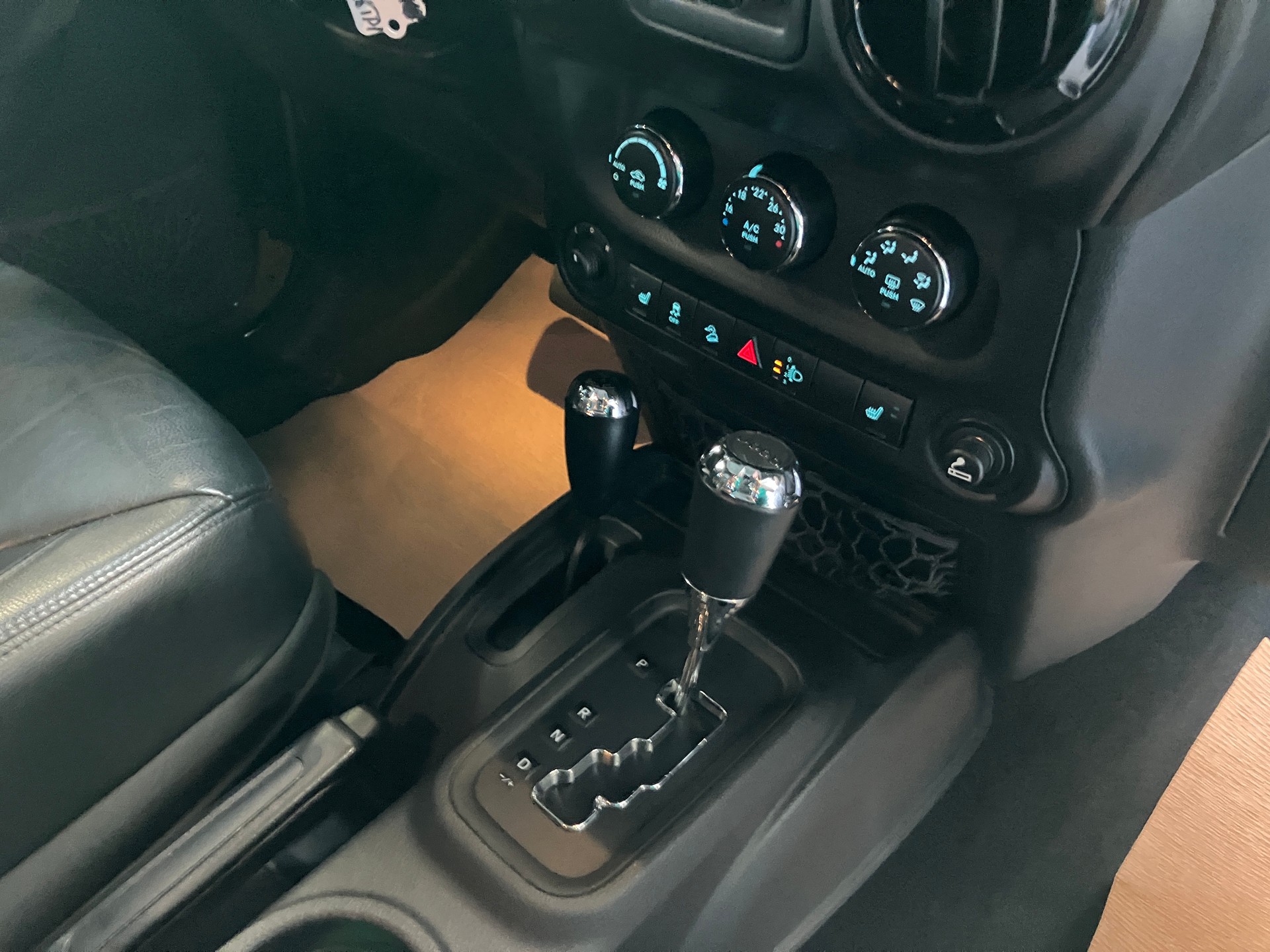 JEEP Wrangler 2.8CRD Unlimited Black Edition II Aut.-image-27