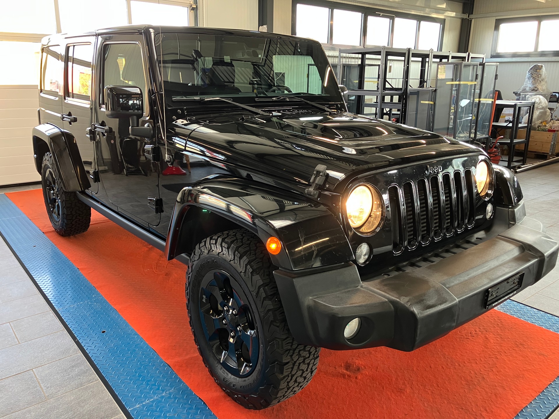 JEEP Wrangler 2.8CRD Unlimited Black Edition II Aut.-image-0