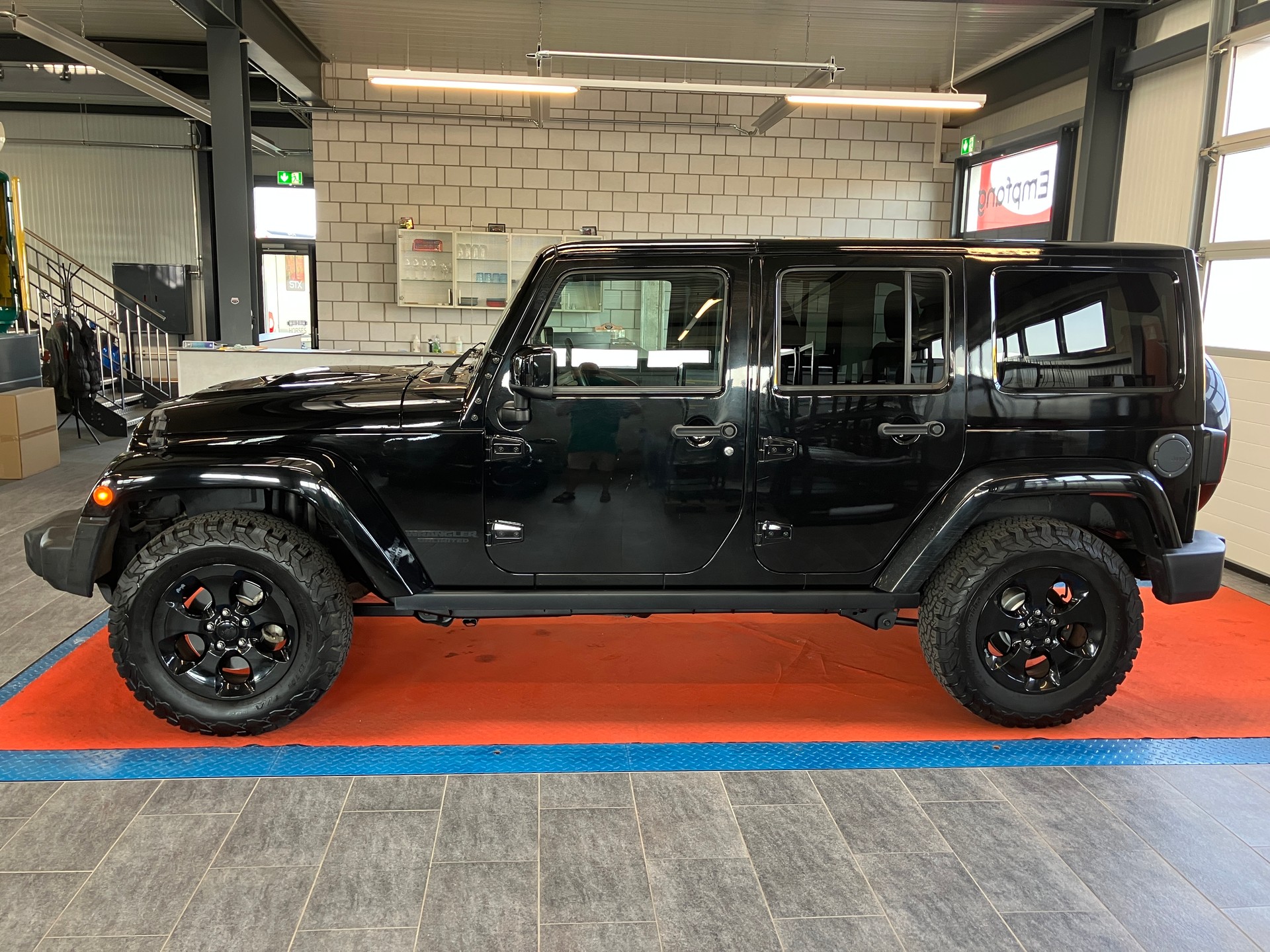 JEEP Wrangler 2.8CRD Unlimited Black Edition II Aut.-image-8