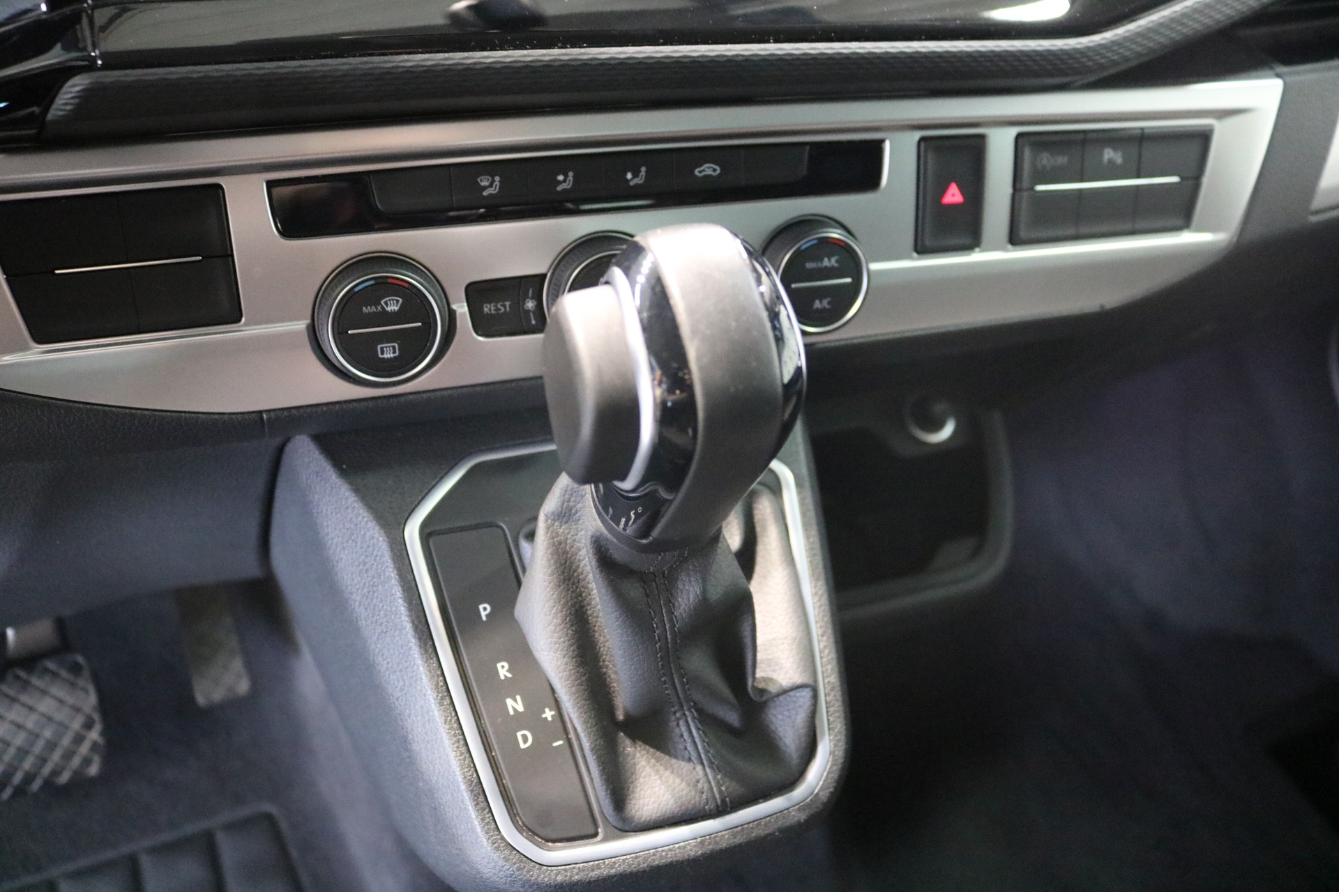 VW T6.1 California 2.0 TDI Beach DSG-image-8