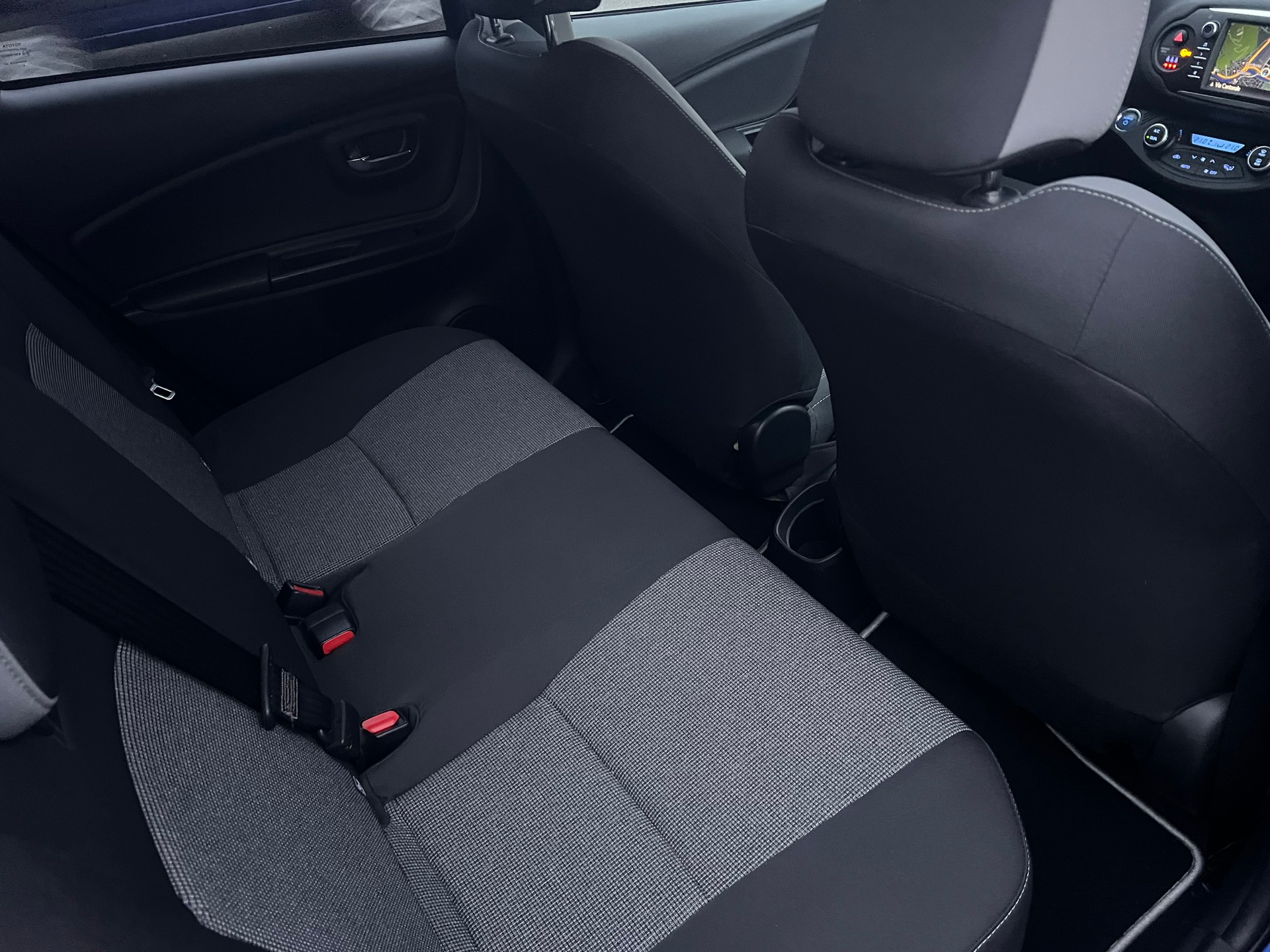 TOYOTA Yaris 1.5 VVT-i Hybrid Trend e-CVT-image-15