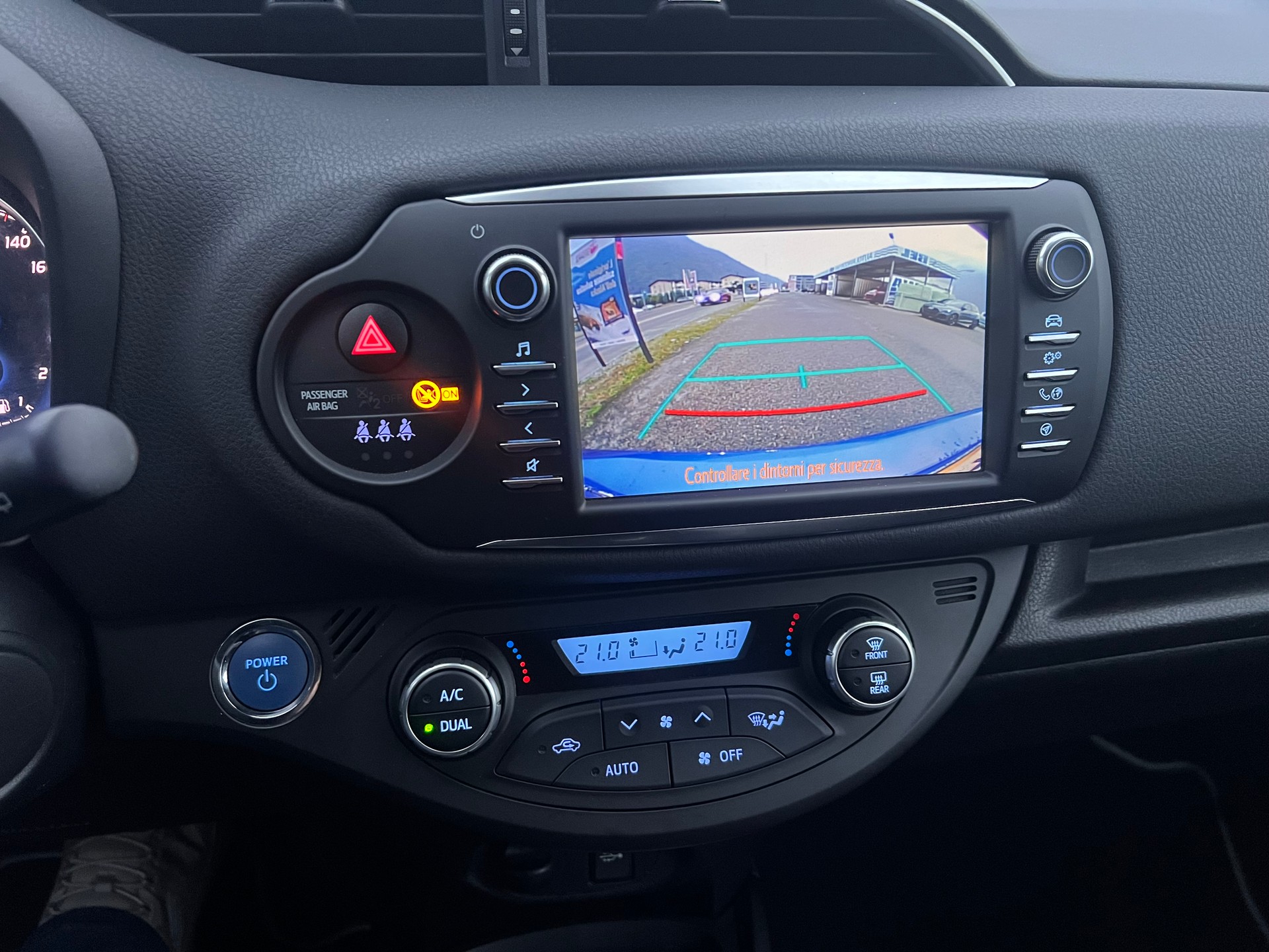 TOYOTA Yaris 1.5 VVT-i Hybrid Trend e-CVT-image-7
