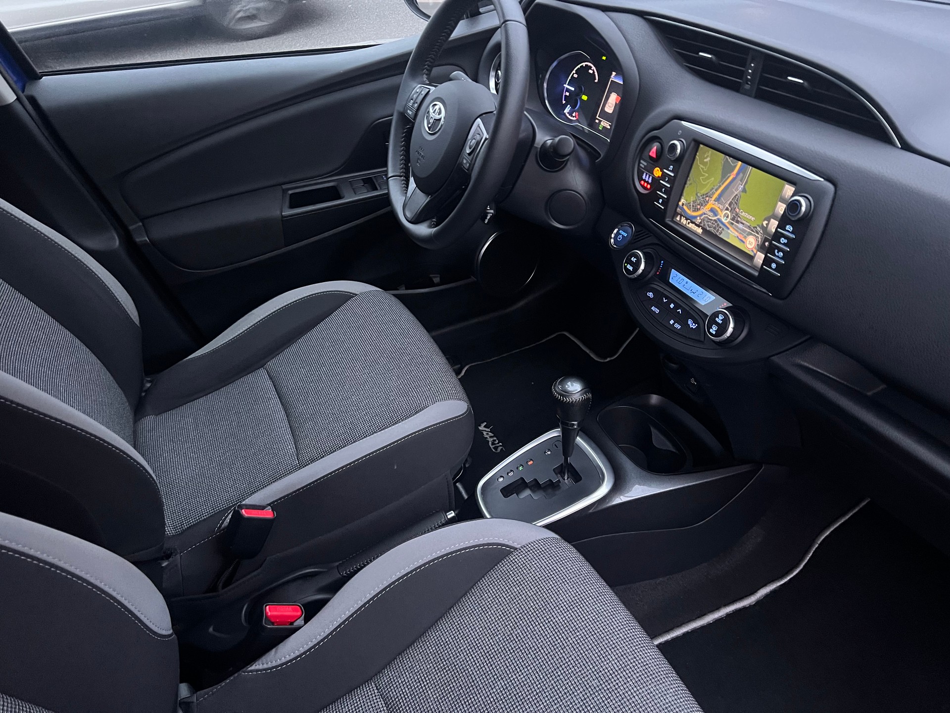 TOYOTA Yaris 1.5 VVT-i Hybrid Trend e-CVT-image-9