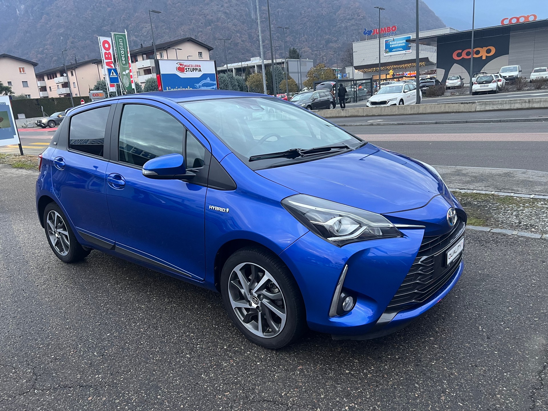 TOYOTA Yaris 1.5 VVT-i Hybrid Trend e-CVT-image-1