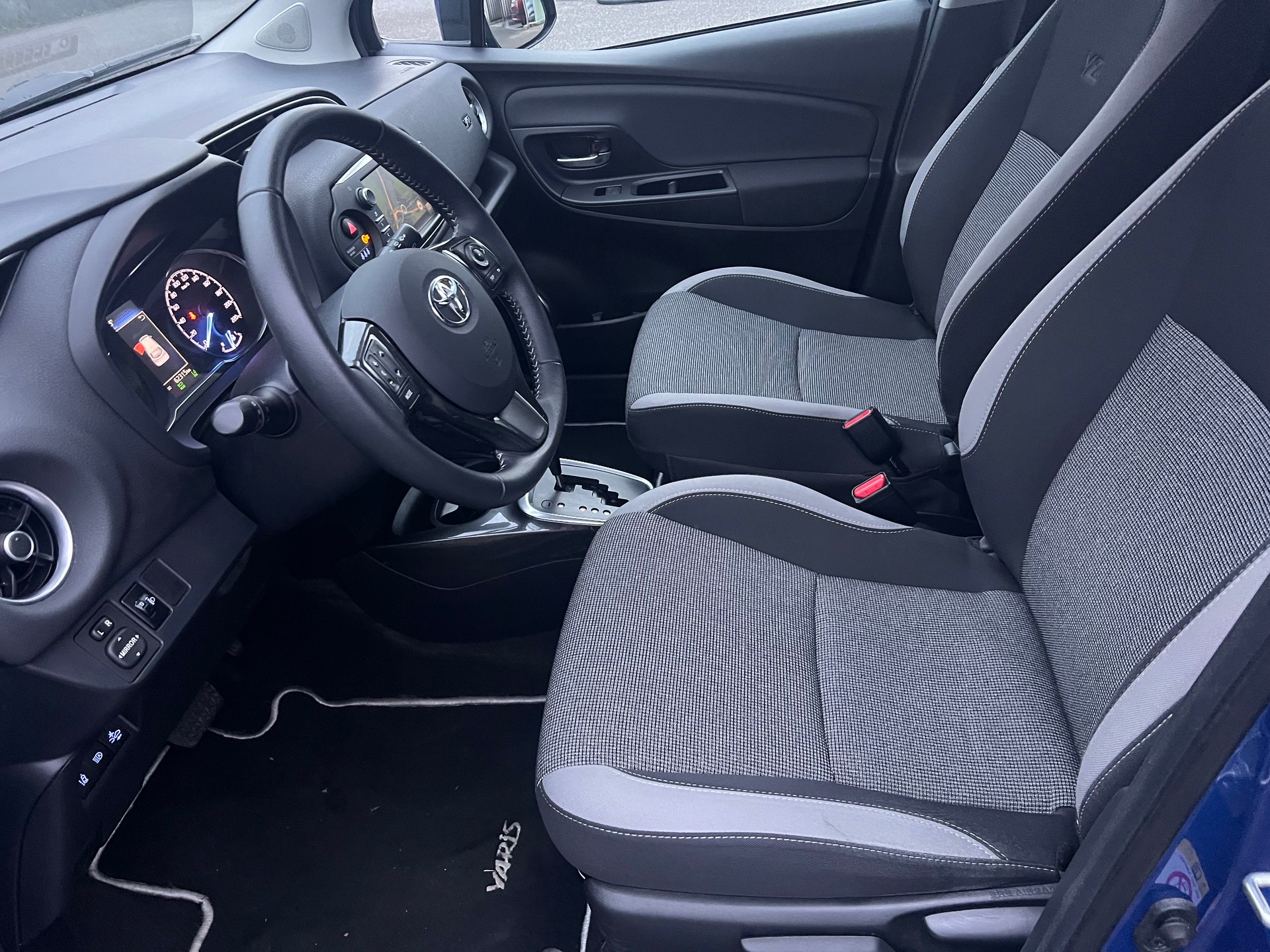 TOYOTA Yaris 1.5 VVT-i Hybrid Trend e-CVT-image-8
