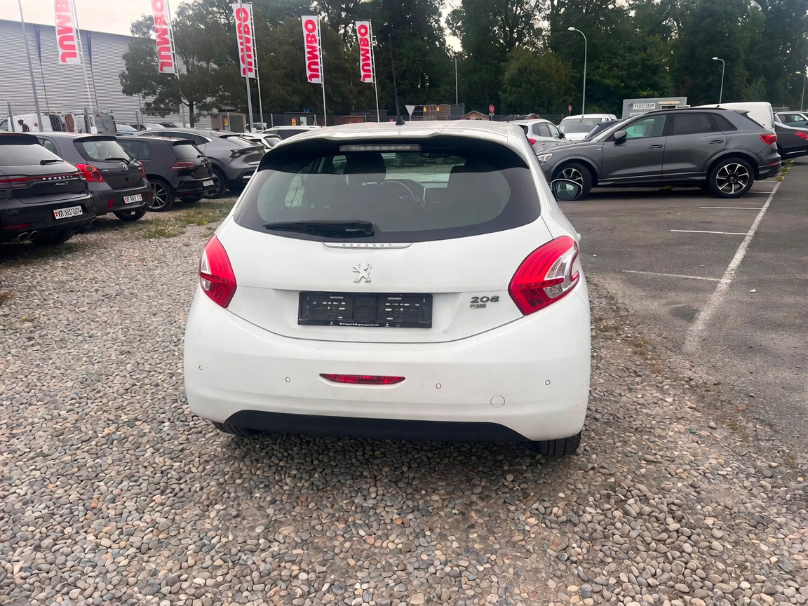 PEUGEOT 208 1.4 e-HDi Active EGS5-image-3