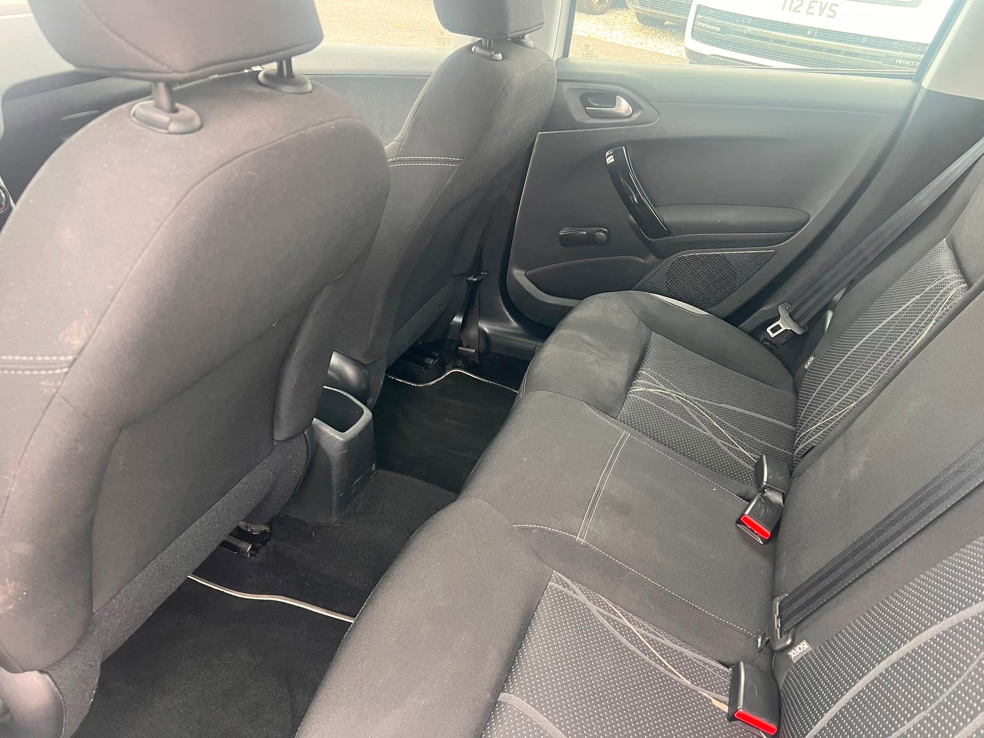PEUGEOT 208 1.4 e-HDi Active EGS5-image-9