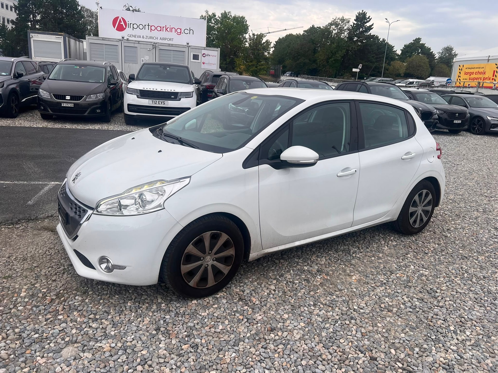 PEUGEOT 208 1.4 e-HDi Active EGS5-image-2
