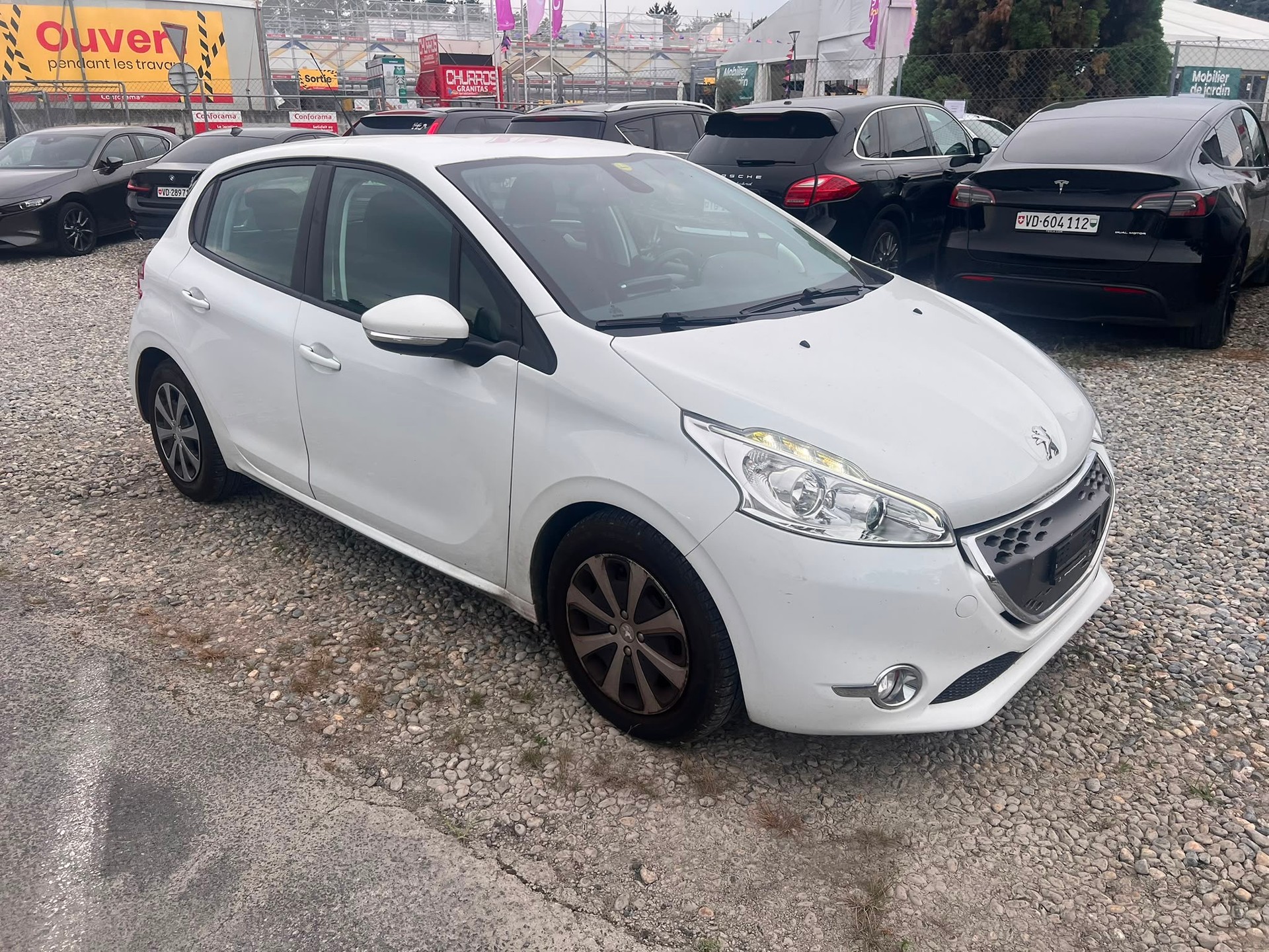 PEUGEOT 208 1.4 e-HDi Active EGS5-image-1